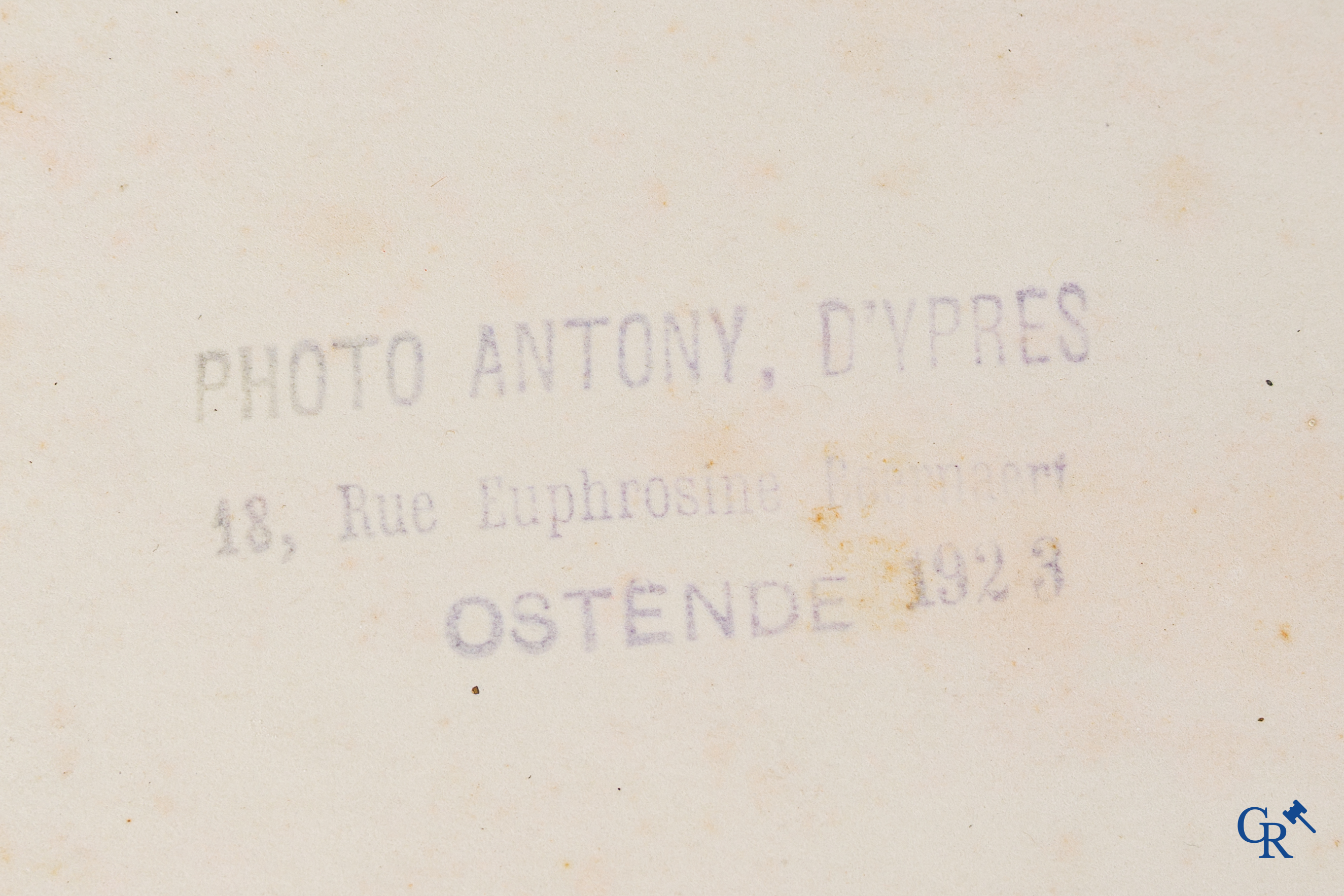 Photographie. Maurice Antony (Ypres 1883 - Ostende 1963) Intéressante photo de la maison de la famille Antony à Ypres.