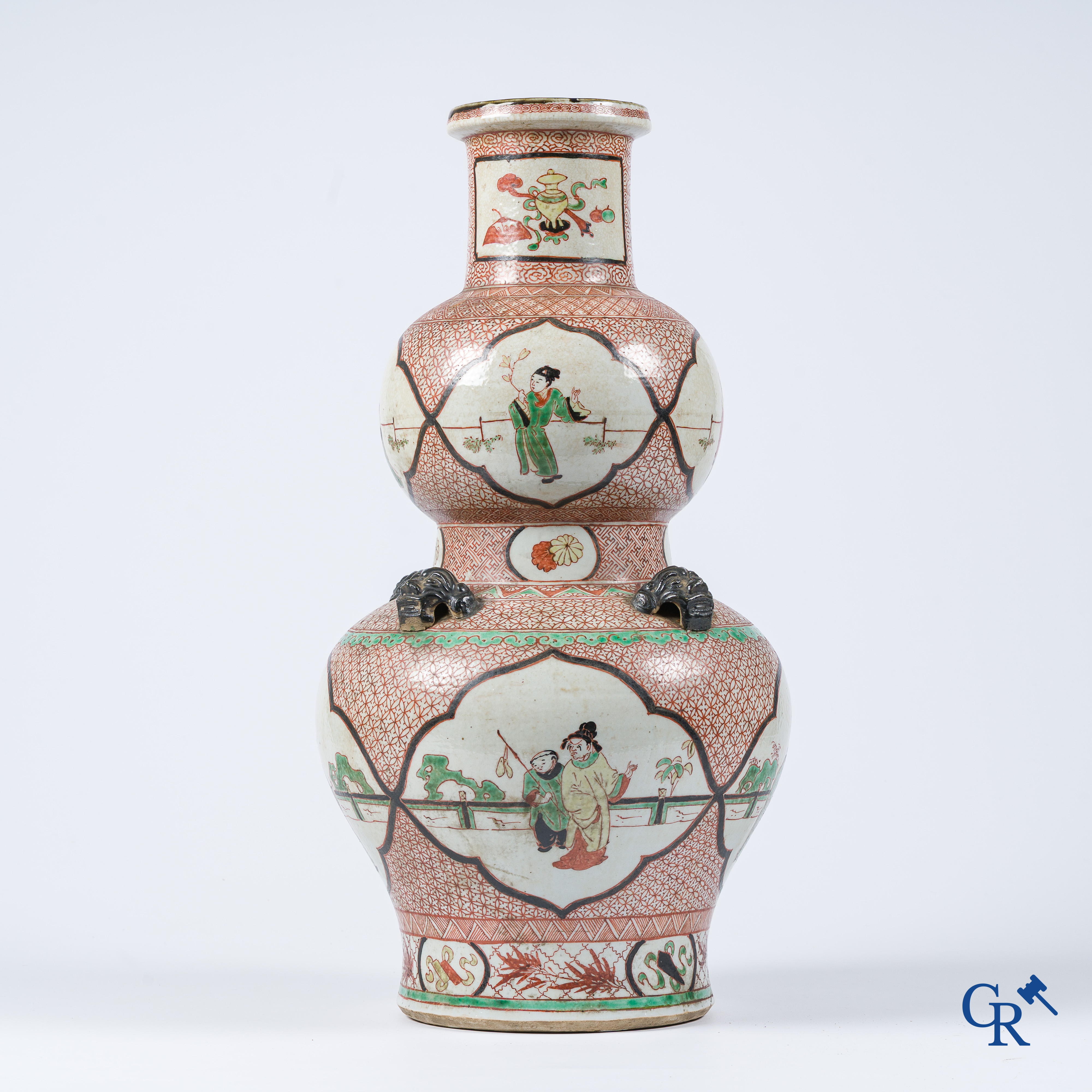 Art Asiatique. Porcelaine chinoise. Un grand vase à double gourde. XVIIIe-XIXe siècle.