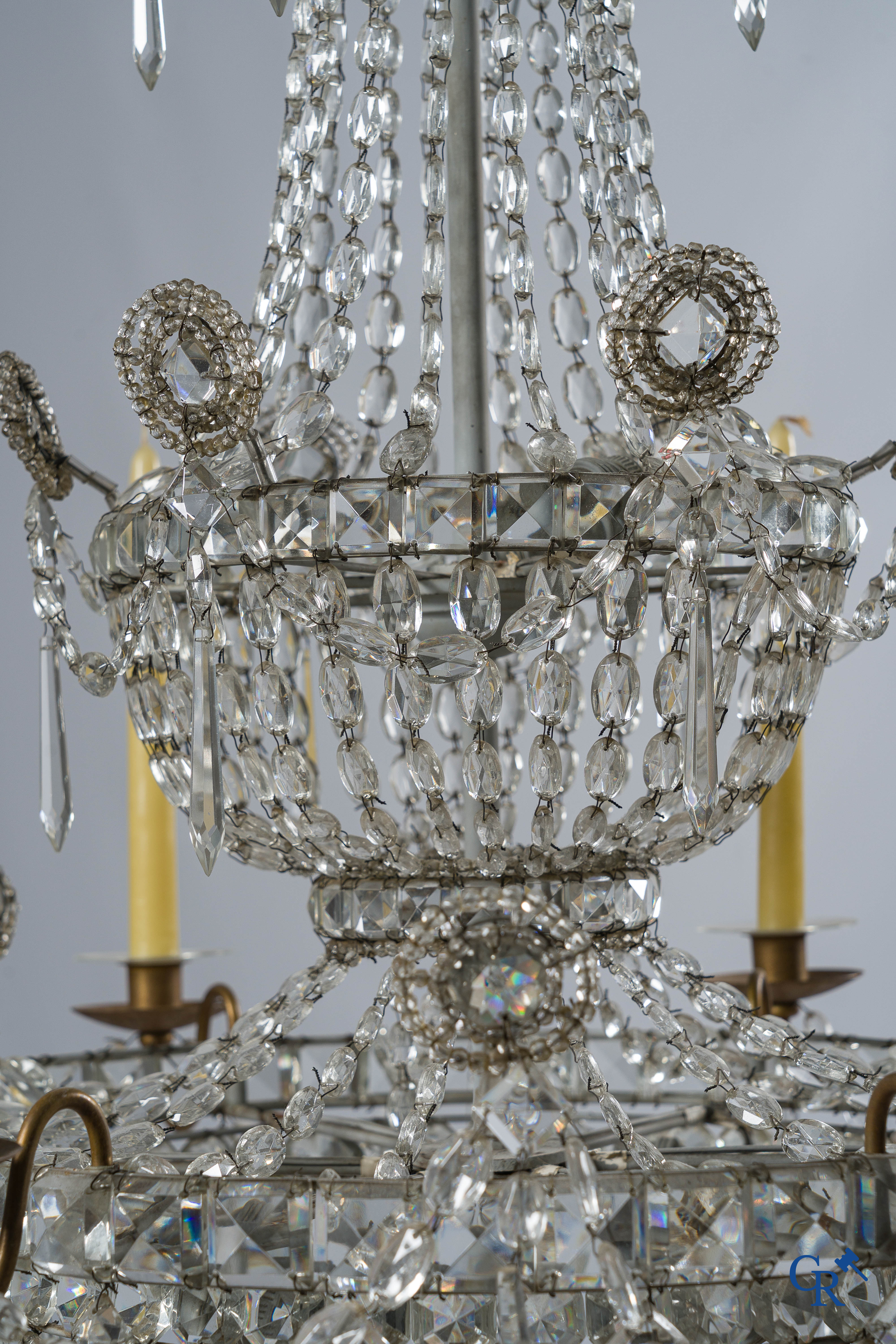 Lustre décoratif "Sac à perles" à 5 branches. Double niveau avec cristal à facettes. Vers 1900.