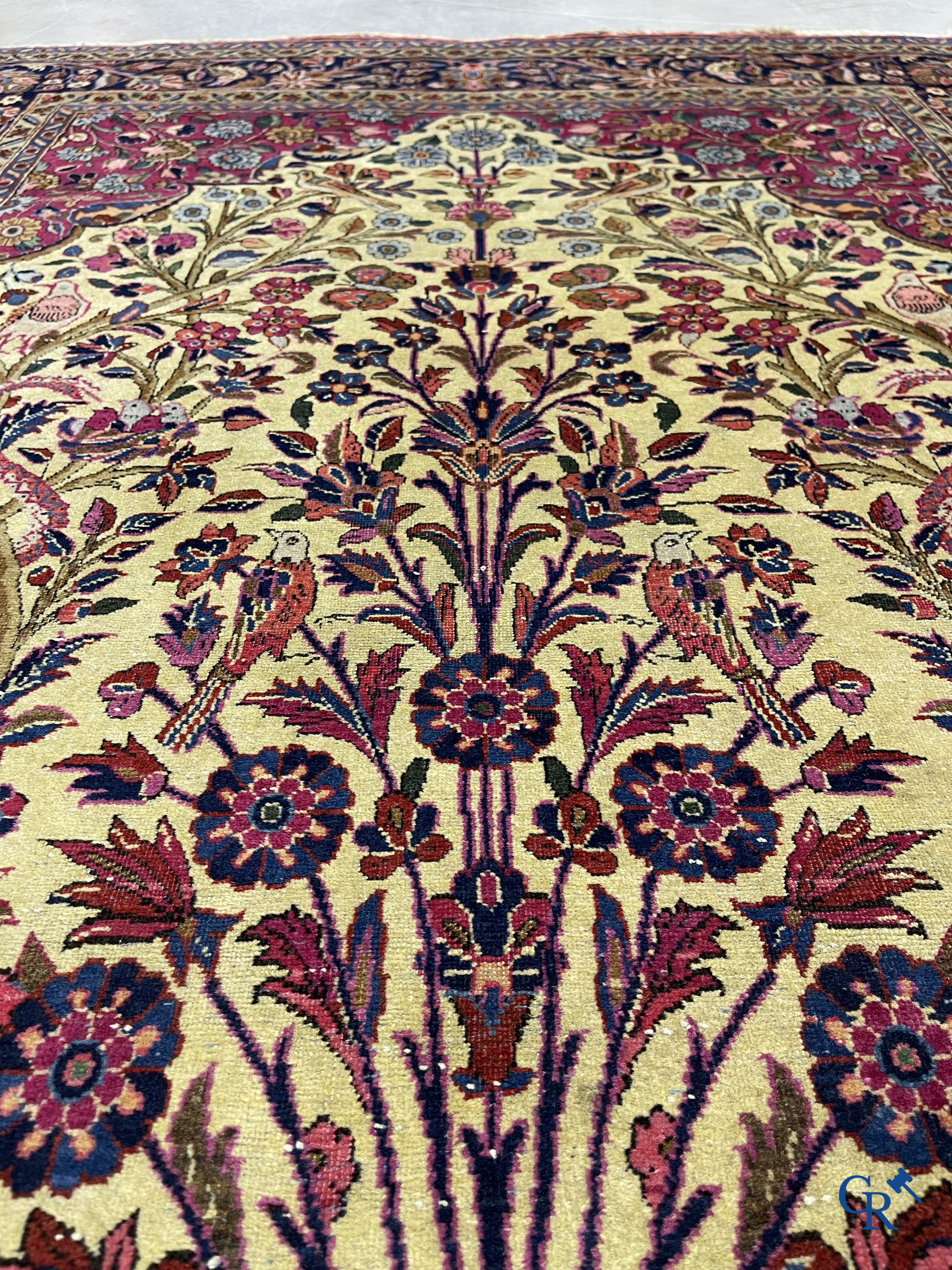 Tapis d'orient. Kashan. Tapis persan antique en soie avec motif arbre de vie.