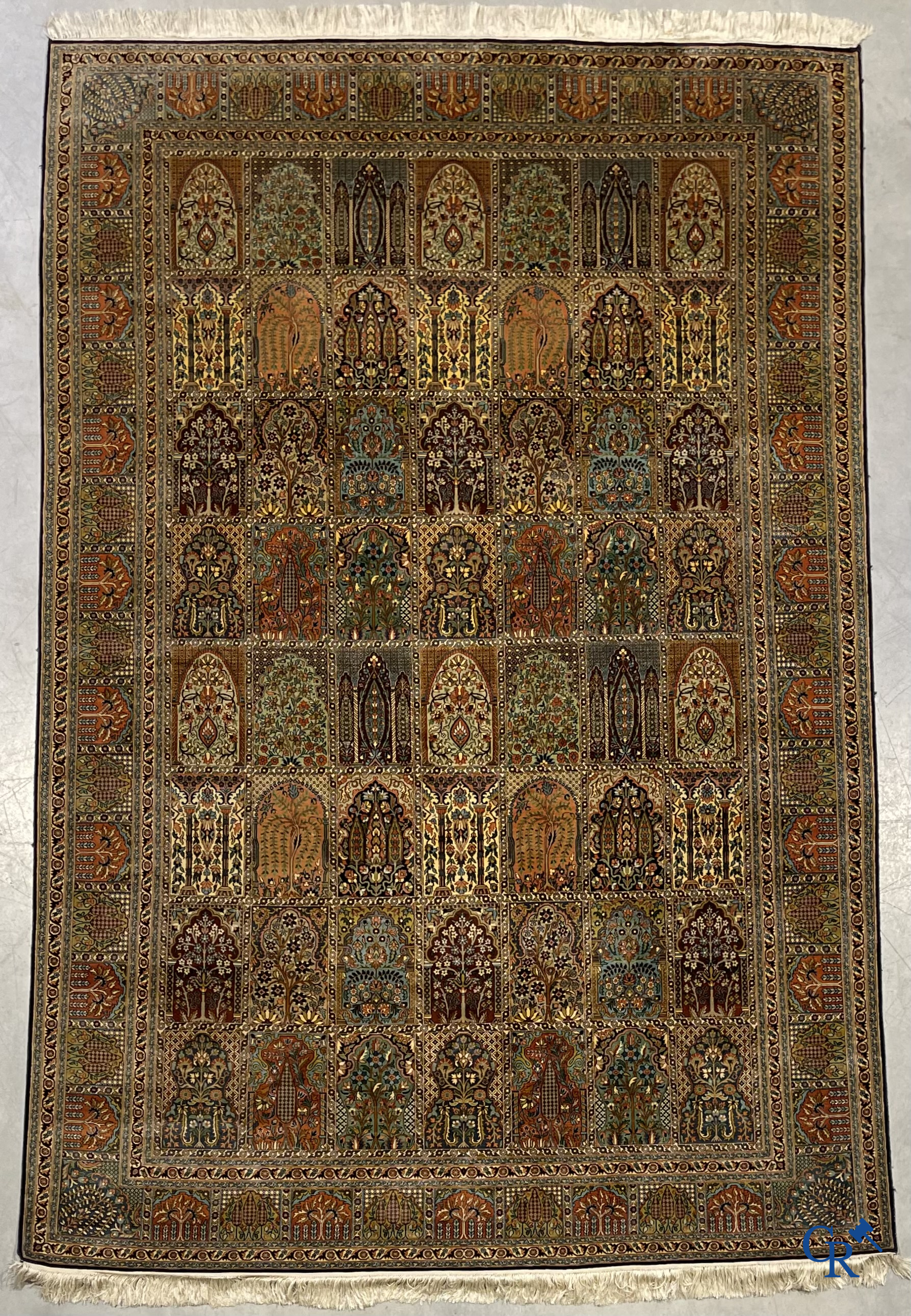 Tapis d'orient. Exceptionnel tapis en soie Khesti "garden design". Cachemire.