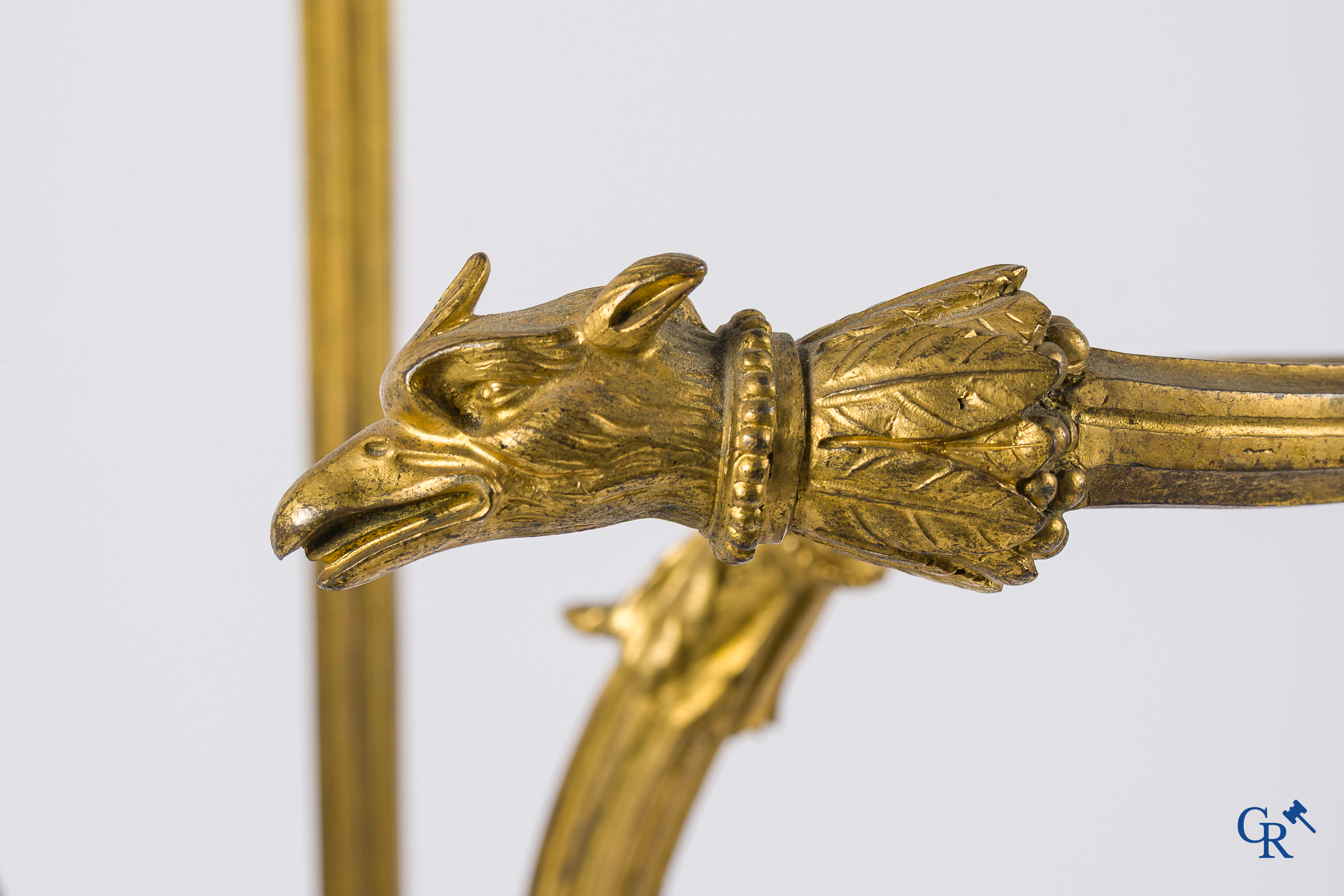 Empire. Porte-parapluie à tête d'aigle en bronze finement ciselé et doré. France, vers 1810.