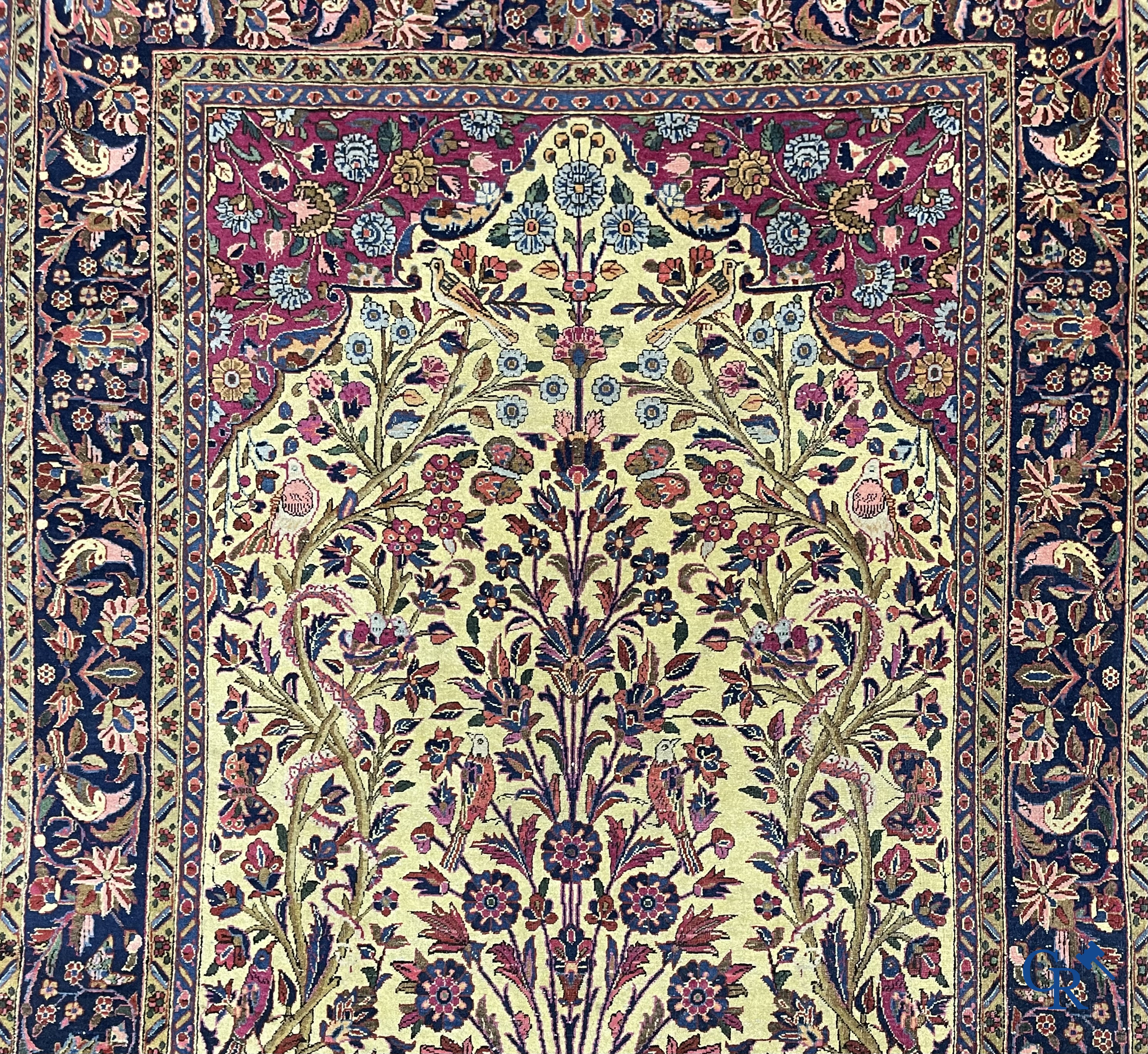 Tapis d'orient. Kashan. Tapis persan antique en soie avec motif arbre de vie.