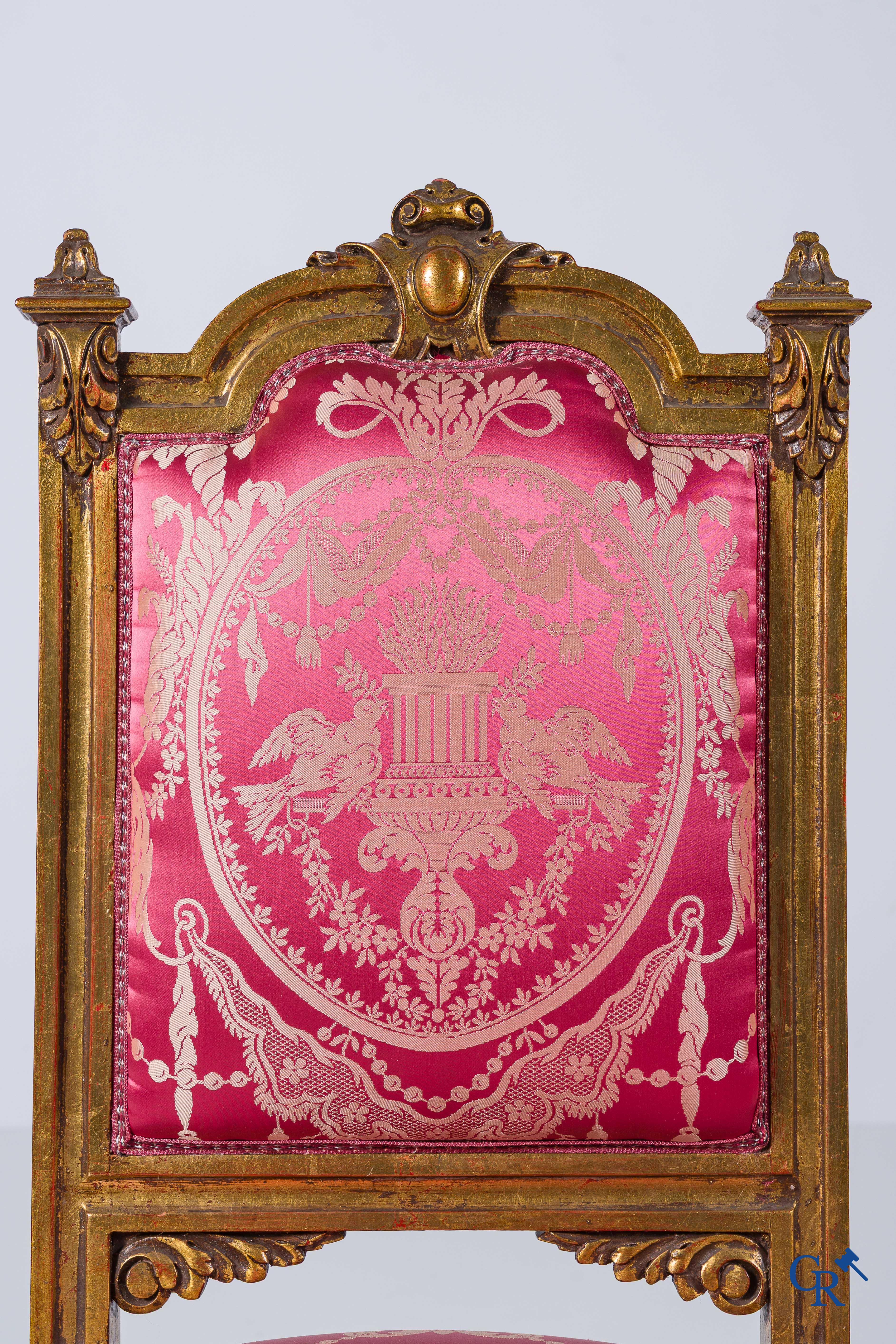Mobilier. Salon de 6 pièces en bois sculpté et doré. Style LXVI. vers 1900.