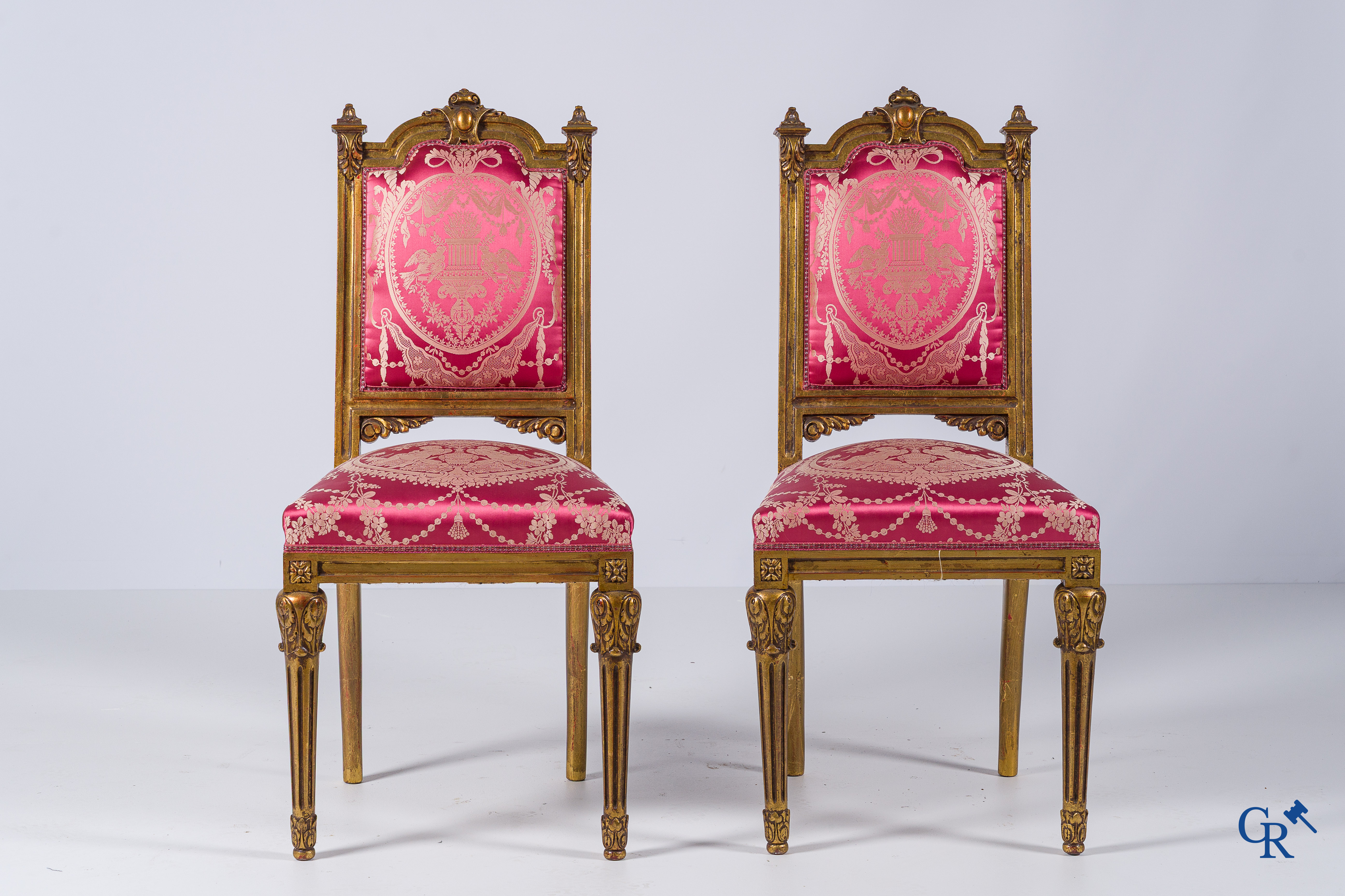 Mobilier. Salon de 6 pièces en bois sculpté et doré. Style LXVI. vers 1900.