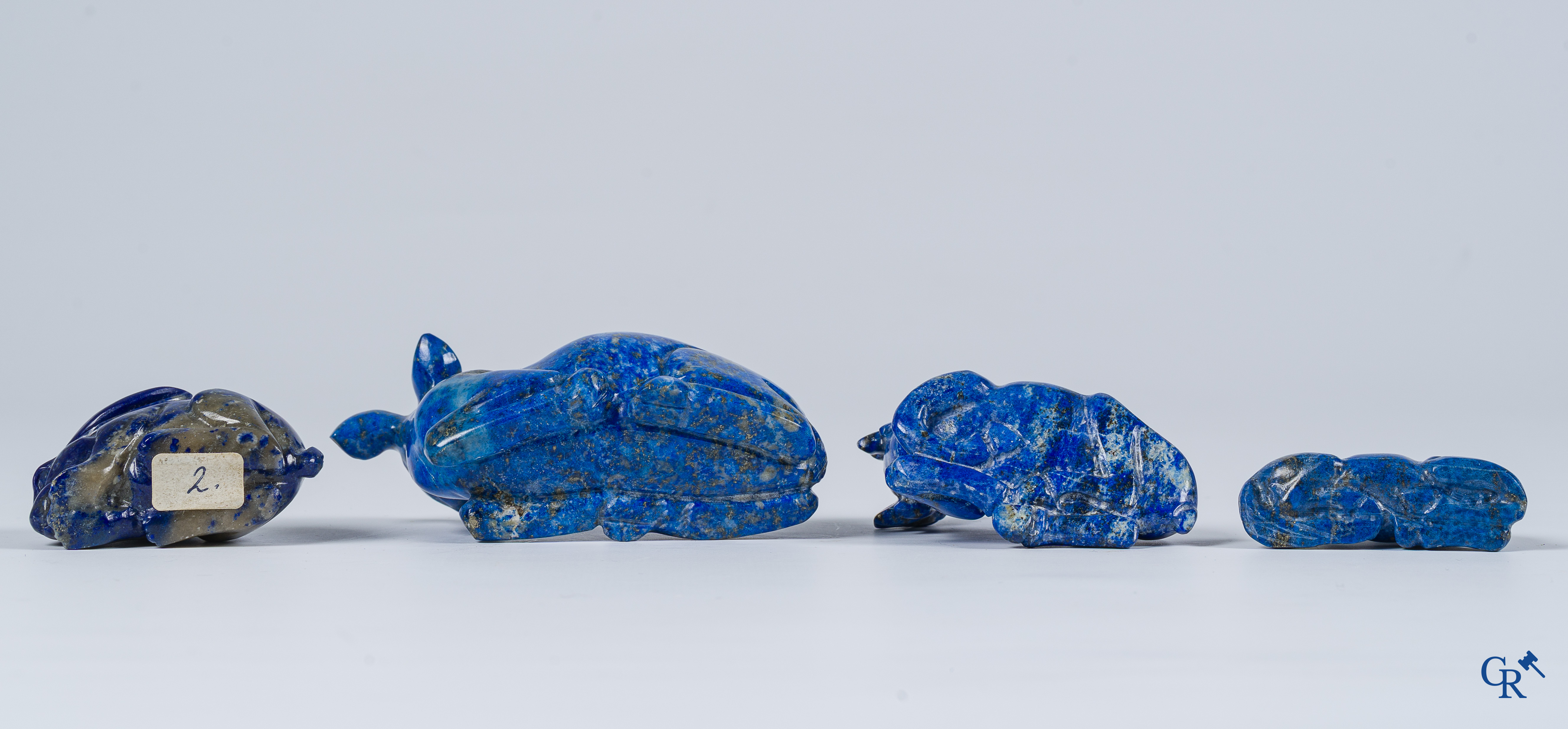 Art Asiatique. Chine. Diverses figures d'animaux en Lapis Lazulli. Un cheval, 2 cerfs et un lapin.