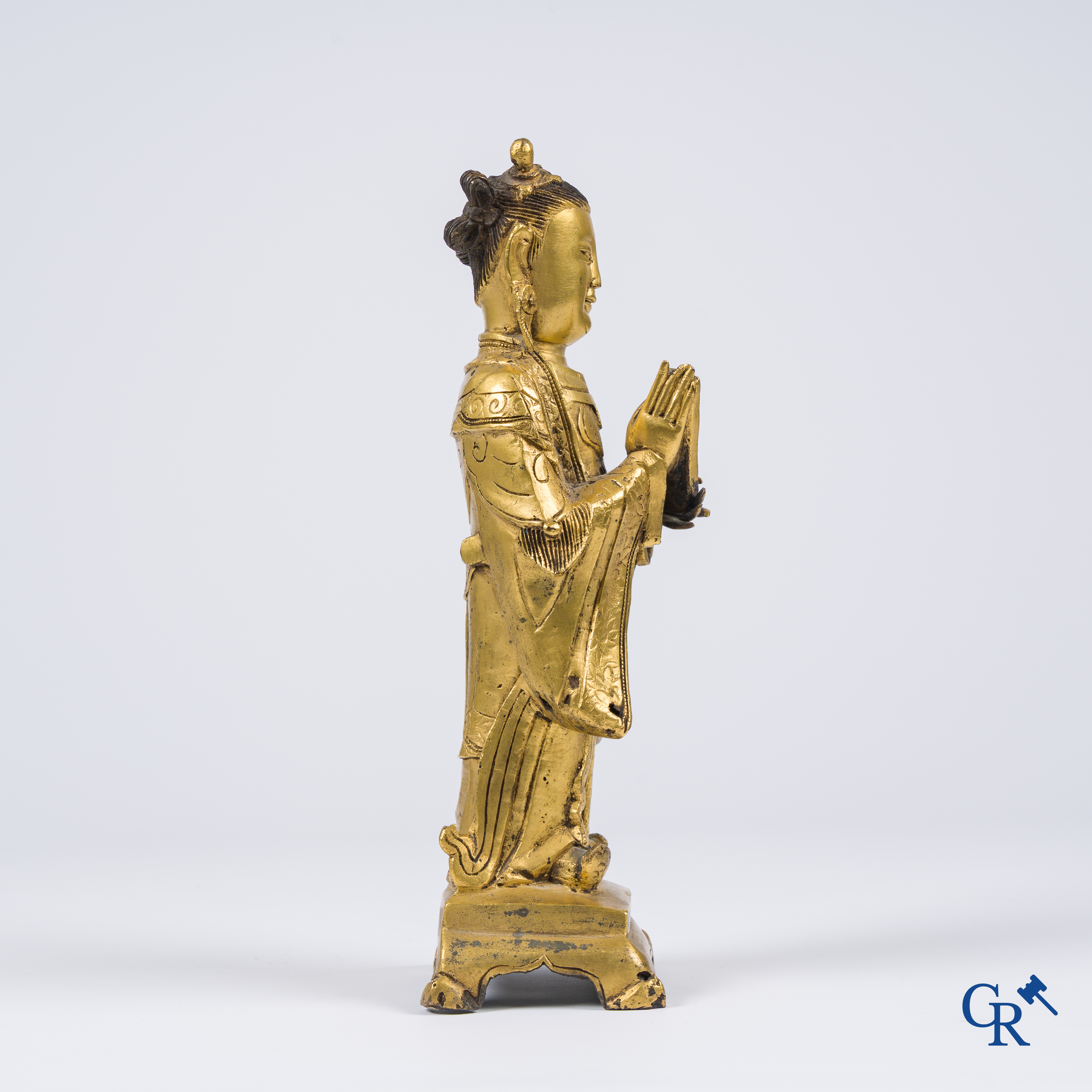Aziatica, China. Een grote vergulde bronzen staande voorstelling van Longnu.