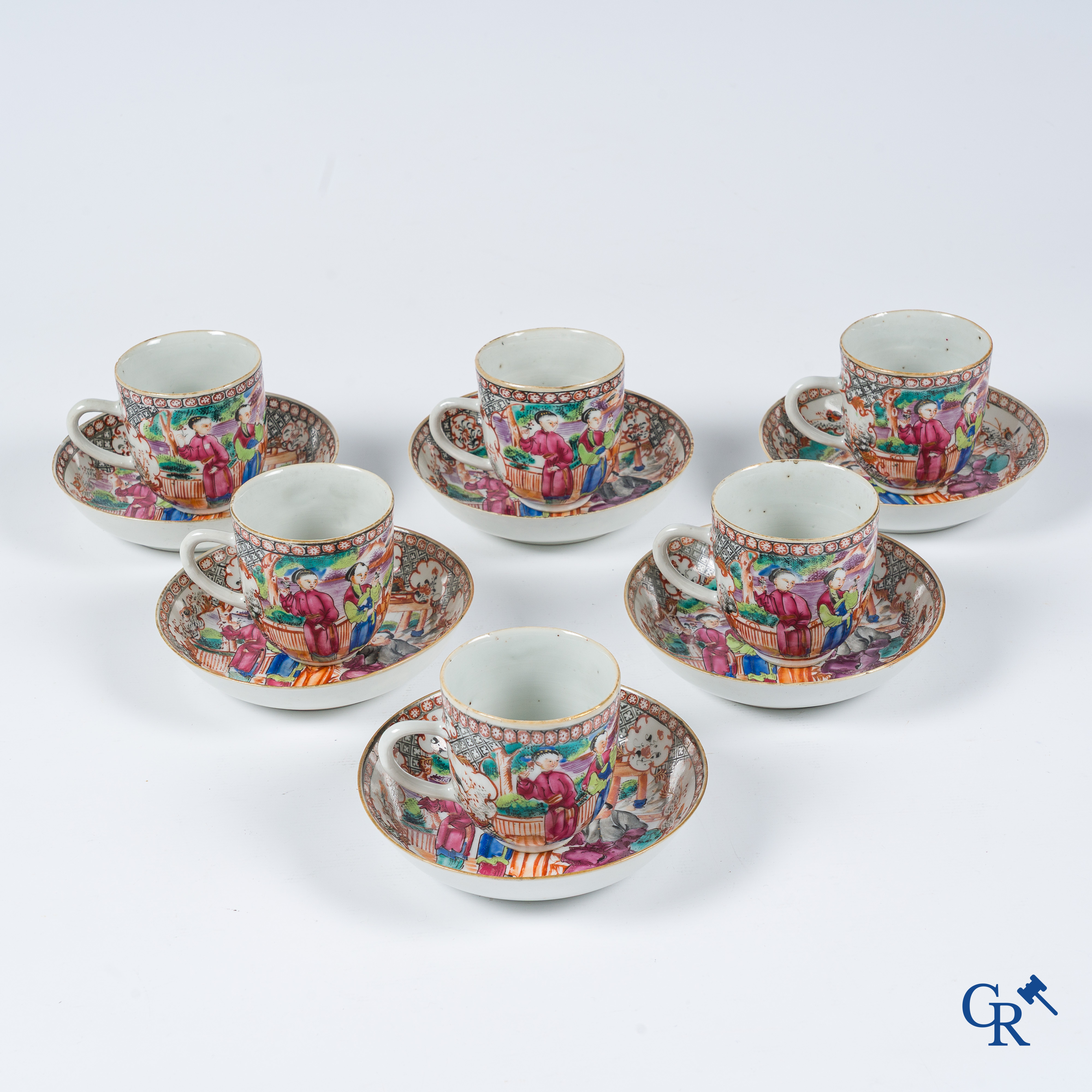 Art Asiatique. Porcelaine chinoise. Ensemble de 6 tasses et soucoupes en porcelaine chinoise d'exportation avec décor mandarin. 