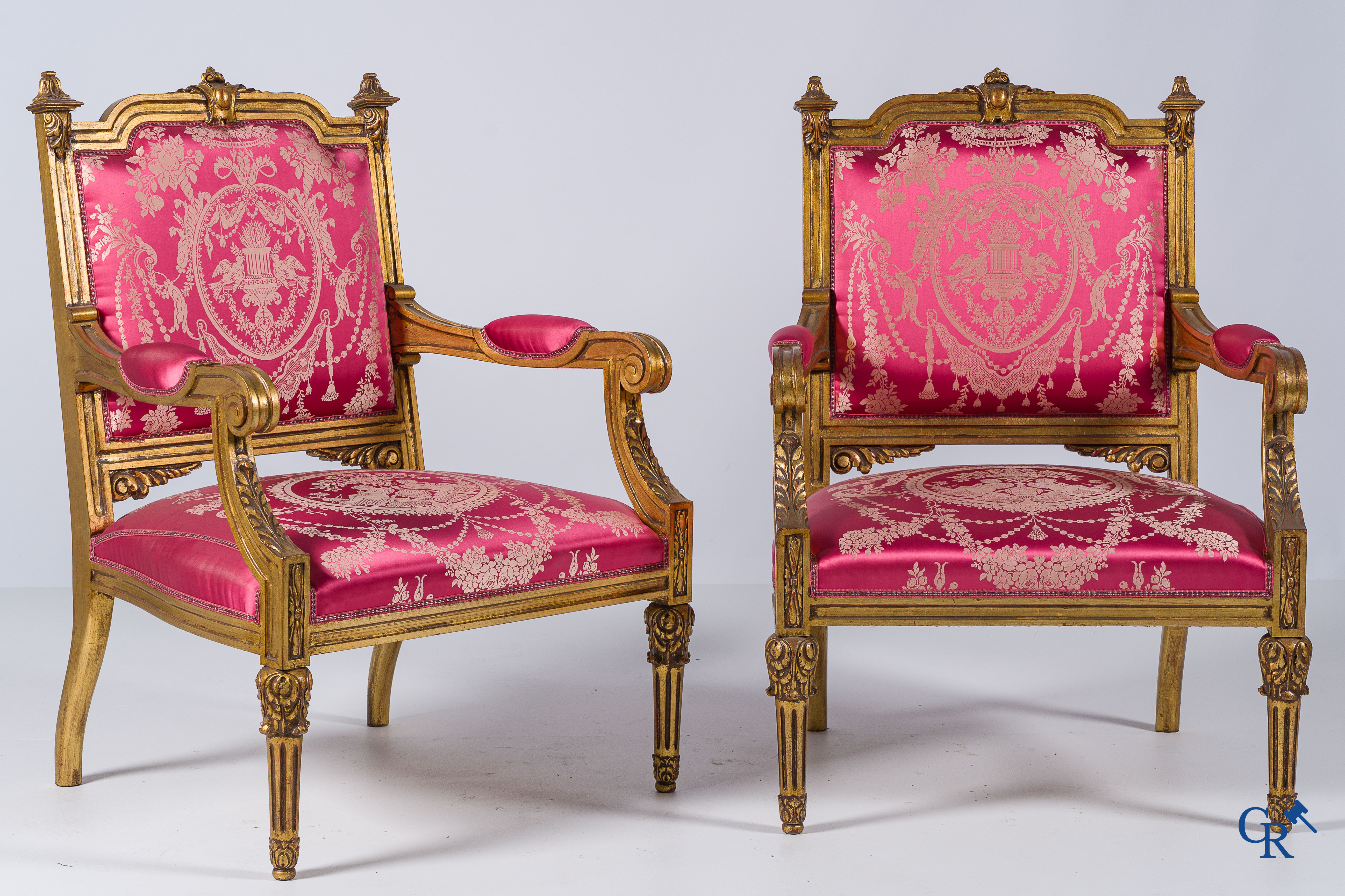 Mobilier. Salon de 6 pièces en bois sculpté et doré. Style LXVI. vers 1900.