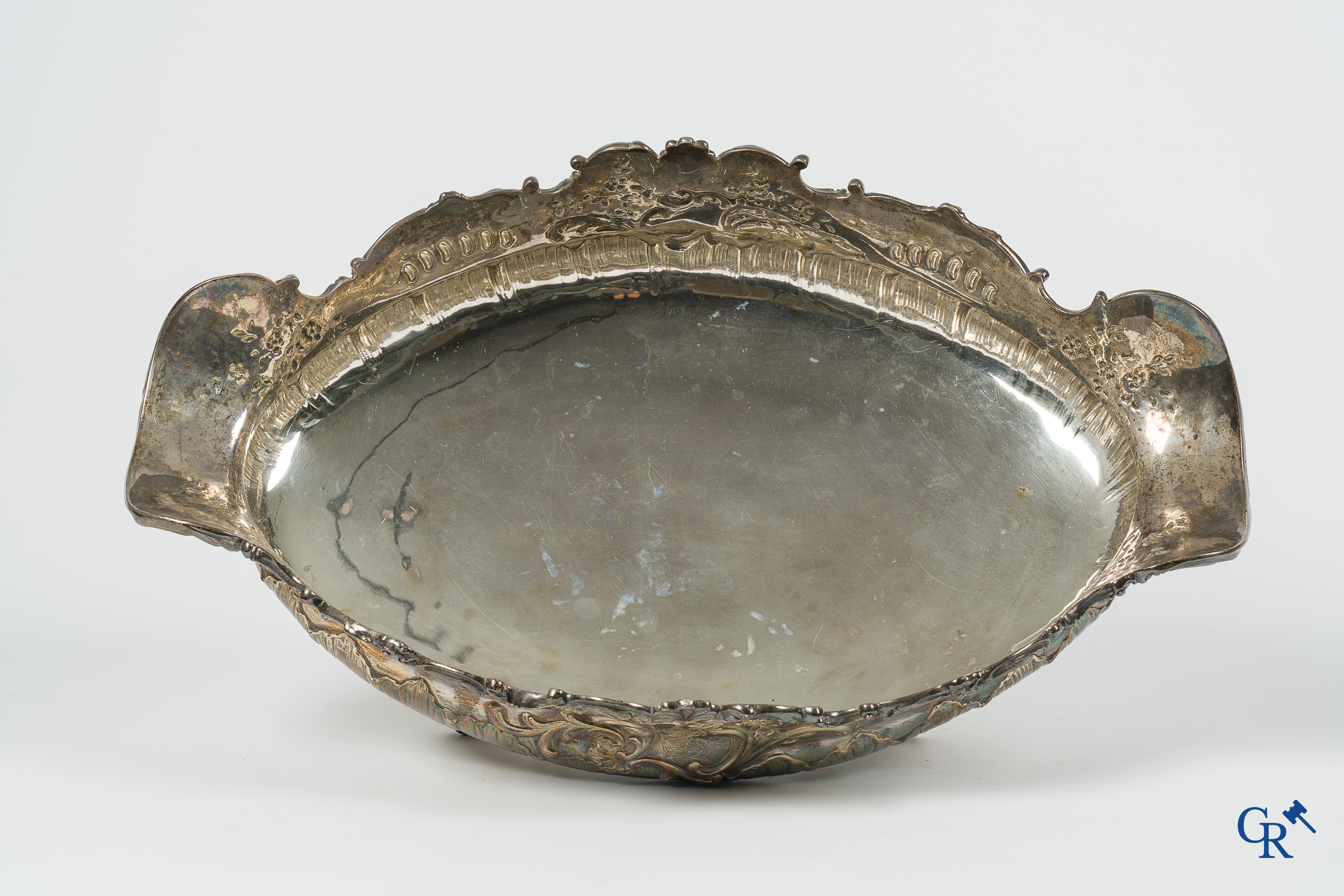 Argent. Milieu de table en argent. Poinçon tête de Minerve. Style LXV.