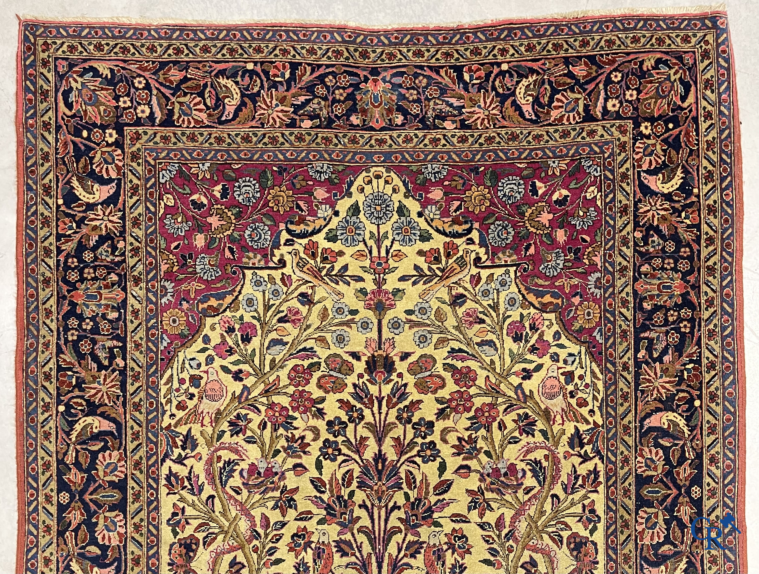 Tapis d'orient. Kashan. Tapis persan antique en soie avec motif arbre de vie.