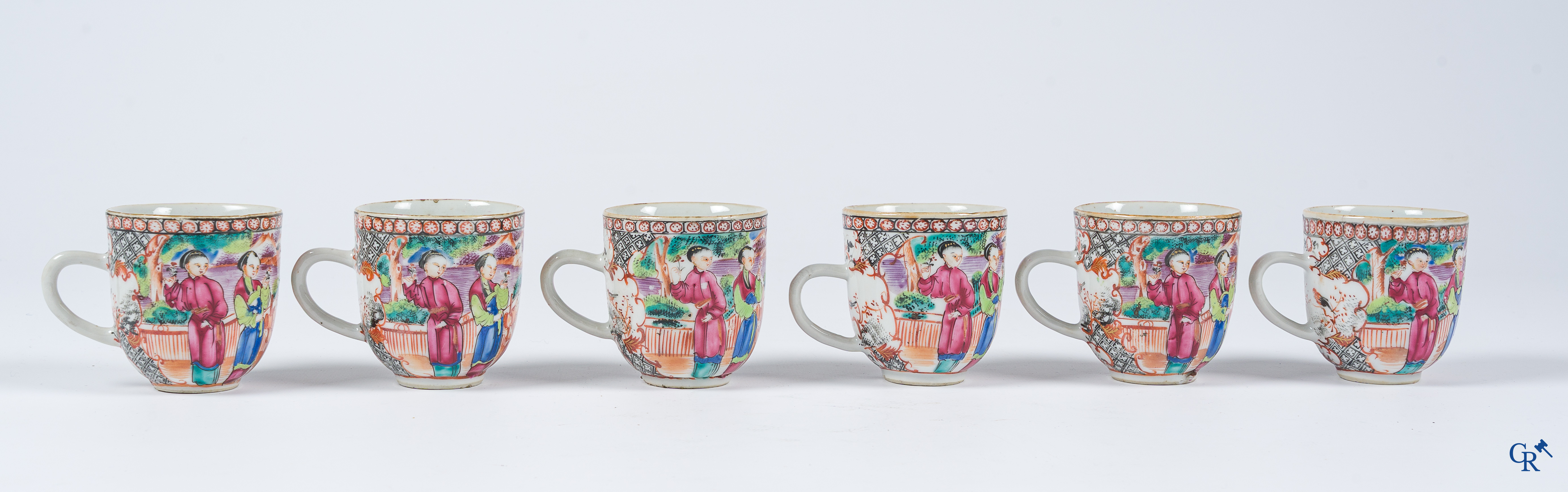 Art Asiatique. Porcelaine chinoise. Ensemble de 6 tasses et soucoupes en porcelaine chinoise d'exportation avec décor mandarin. 