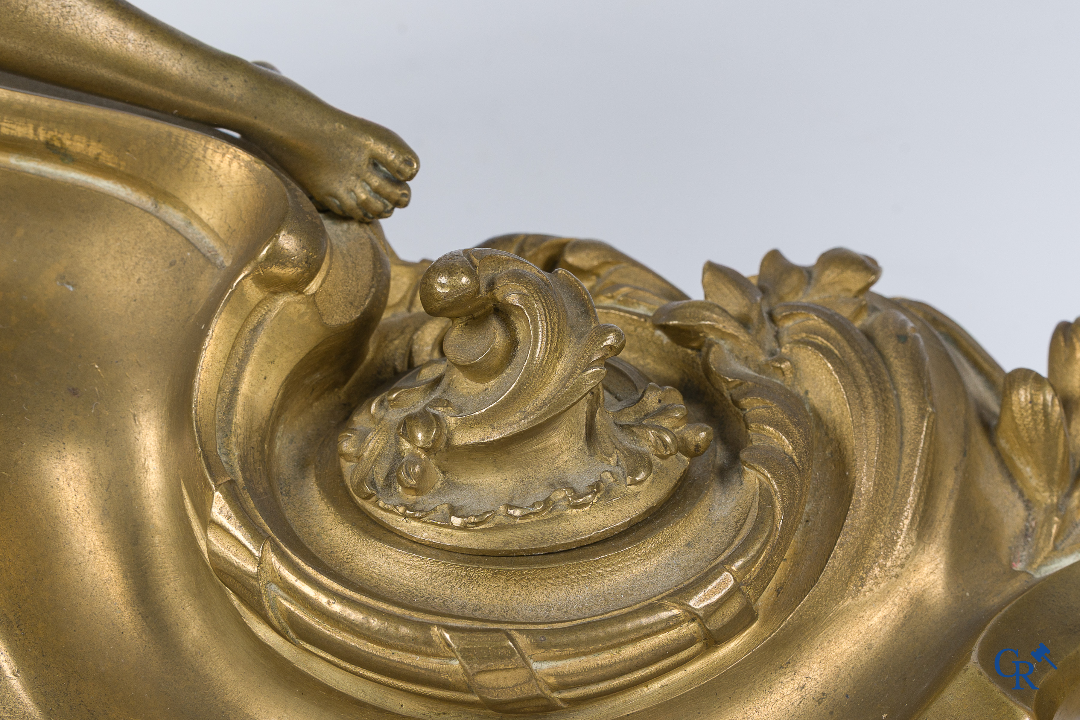 Ensemble de bureau ou encrier en bronze finement ciselé et doré. Style LXV. Epoque Napoléon III.