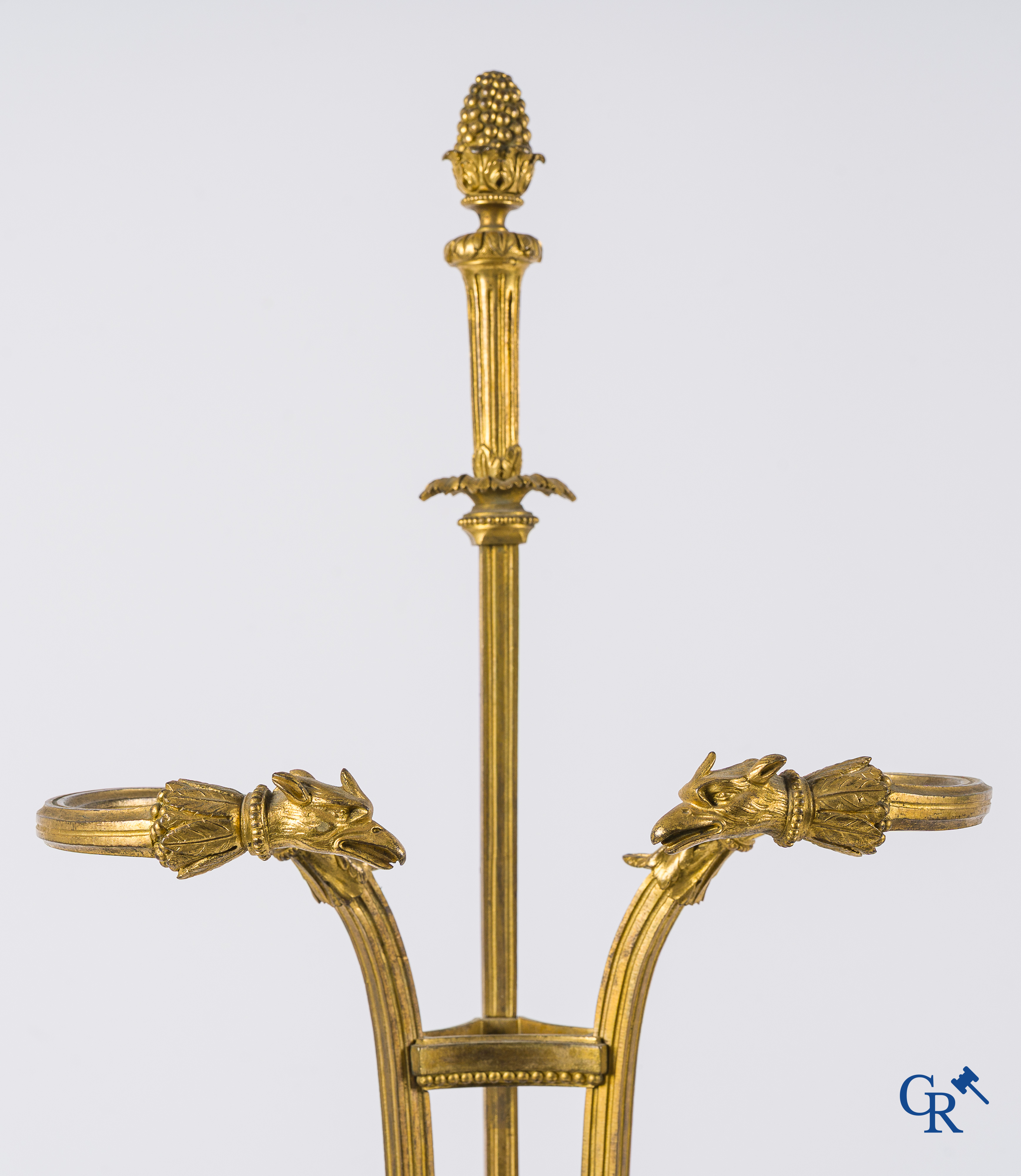 Empire. Porte-parapluie à tête d'aigle en bronze finement ciselé et doré. France, vers 1810.