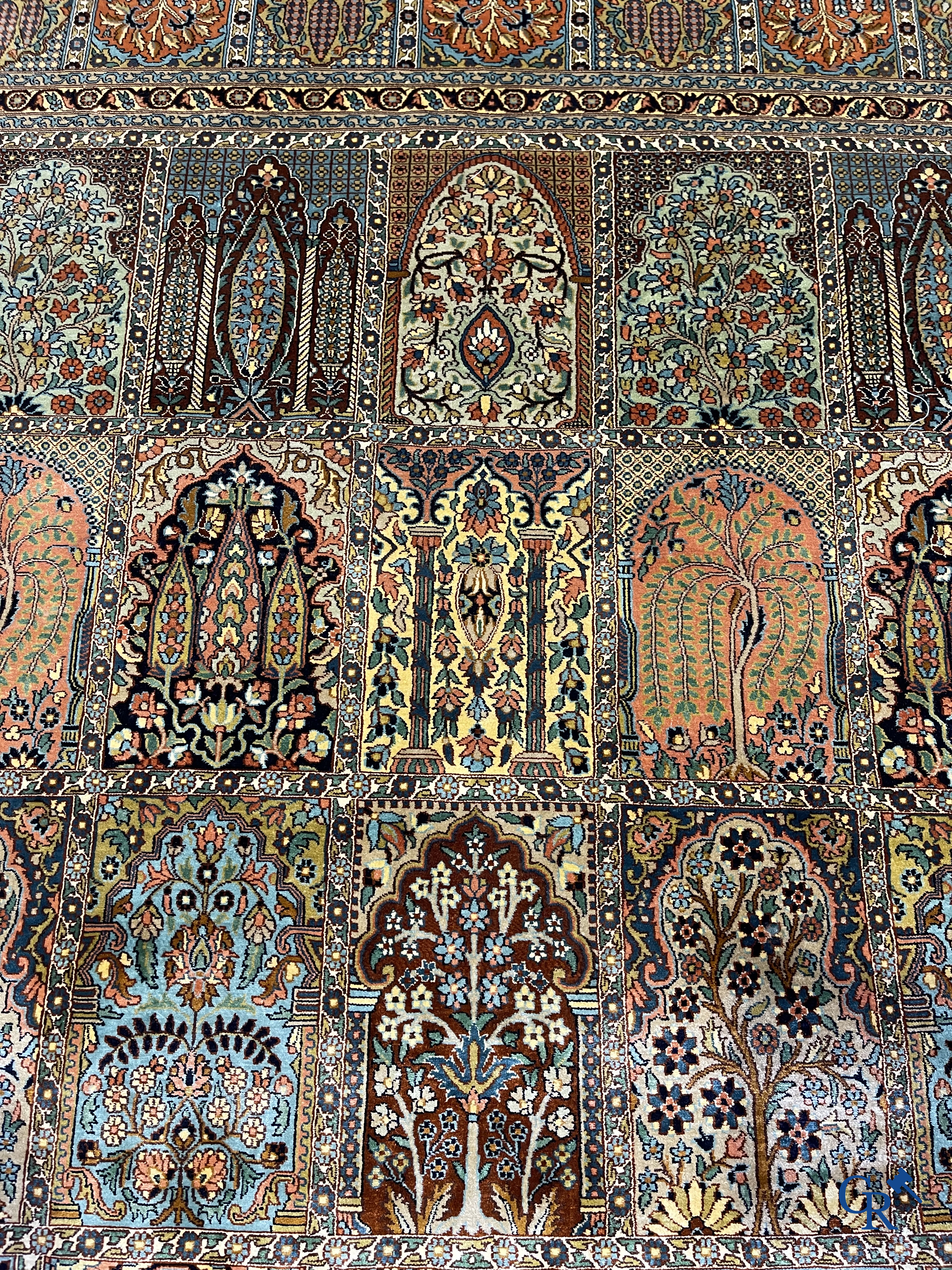 Tapis d'orient. Exceptionnel tapis en soie Khesti "garden design". Cachemire.