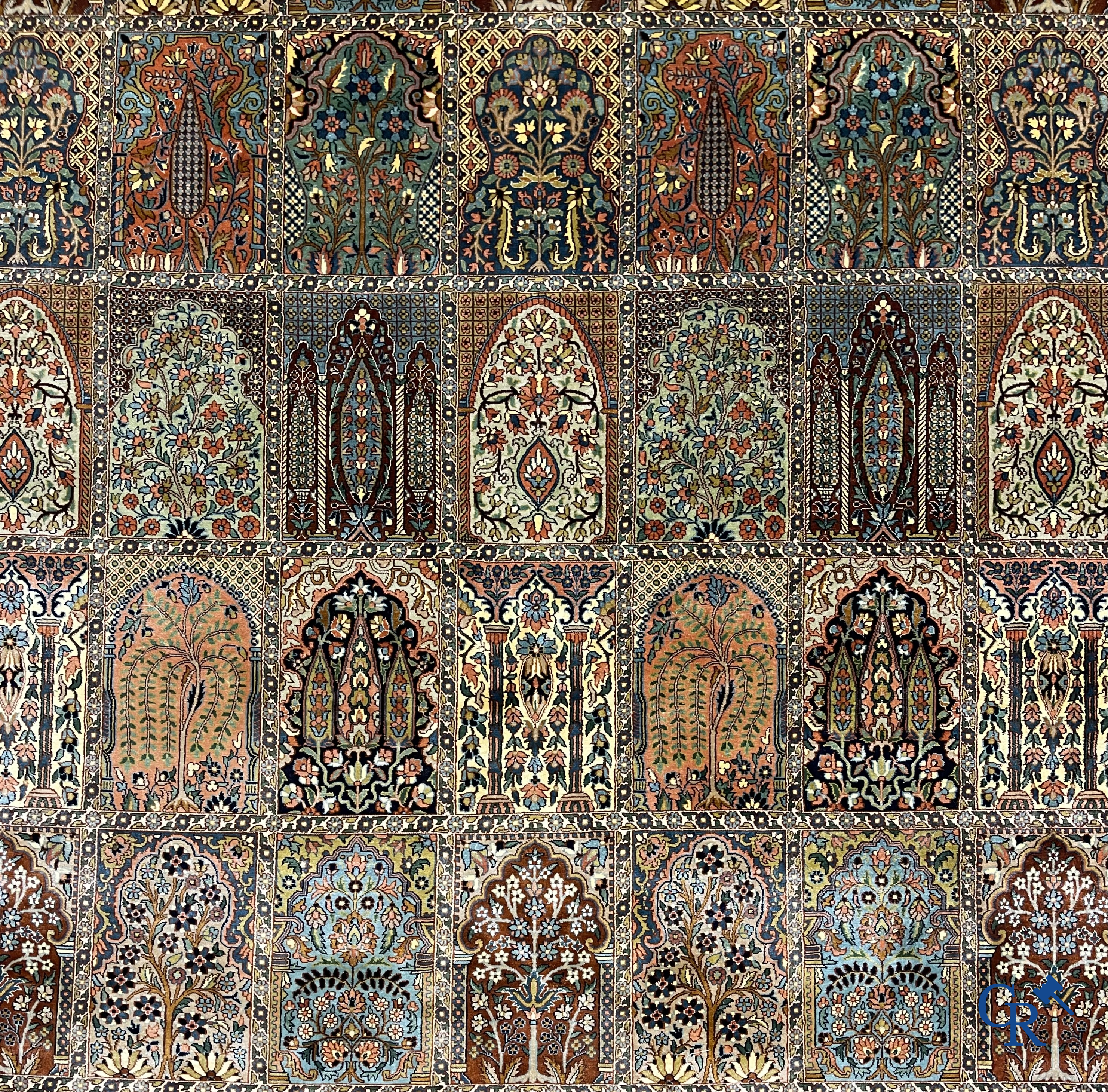 Tapis d'orient. Exceptionnel tapis en soie Khesti "garden design". Cachemire.