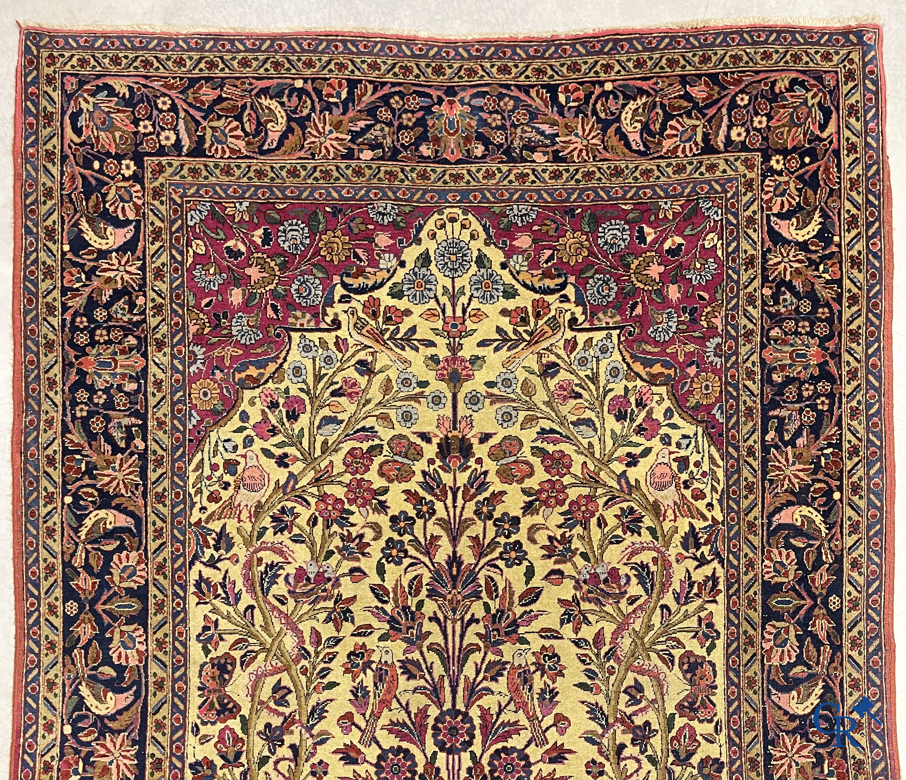 Tapis d'orient. Kashan. Tapis persan antique en soie avec motif arbre de vie.