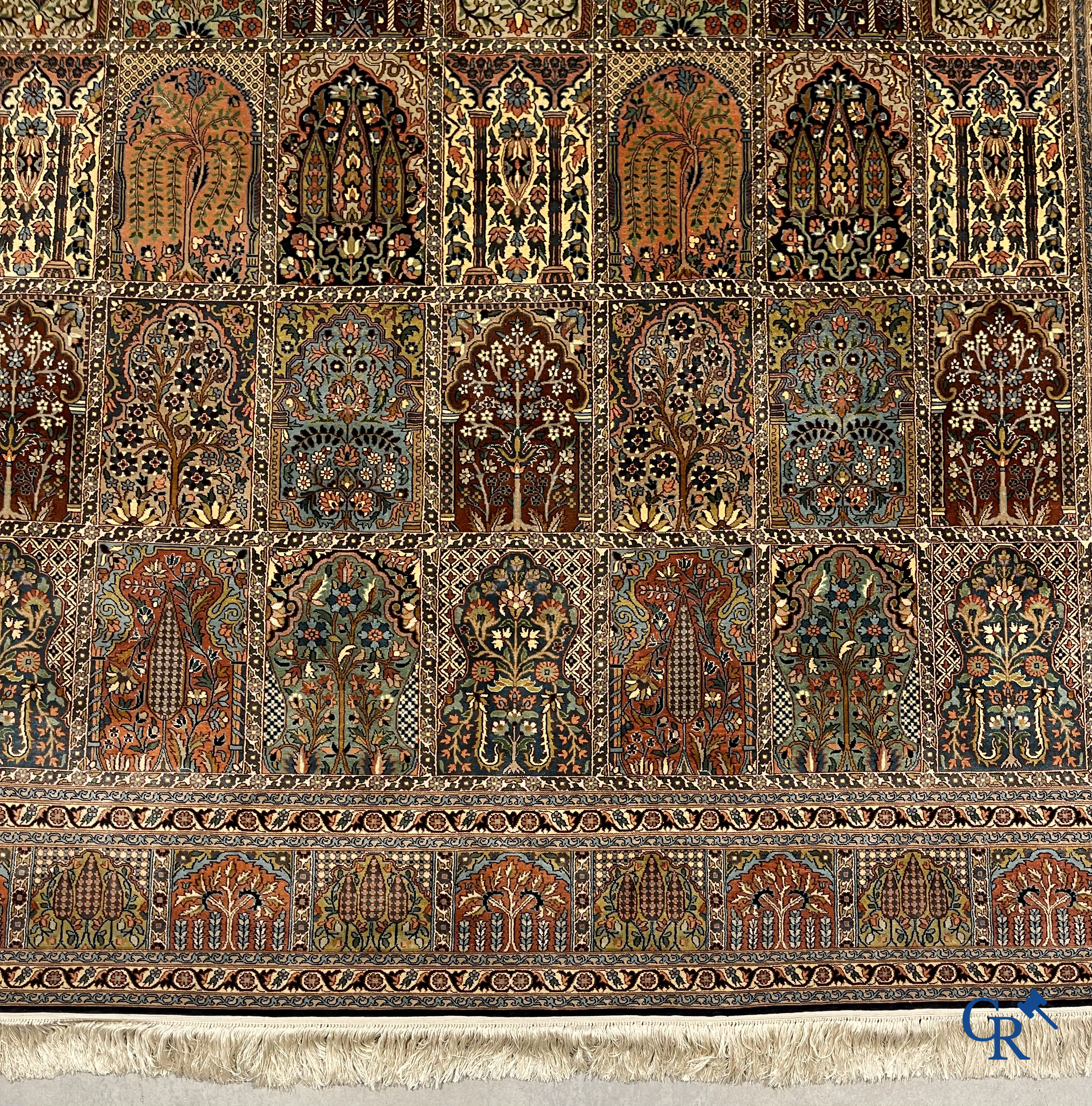 Tapis d'orient. Exceptionnel tapis en soie Khesti "garden design". Cachemire.