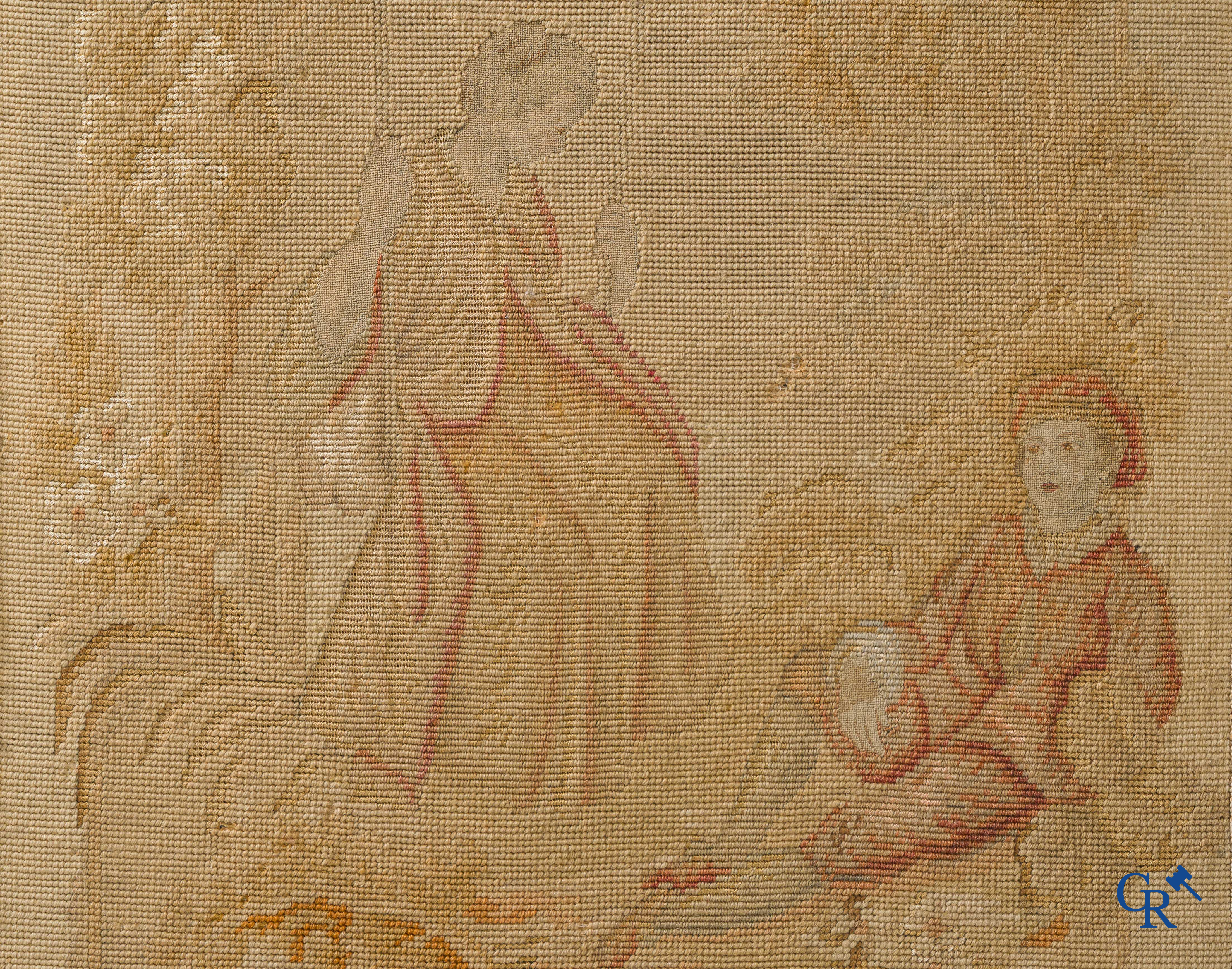 Paravent 3 pièces en bois finement sculpté et doré, décoré de broderie. Style LXV, vers 1900.
