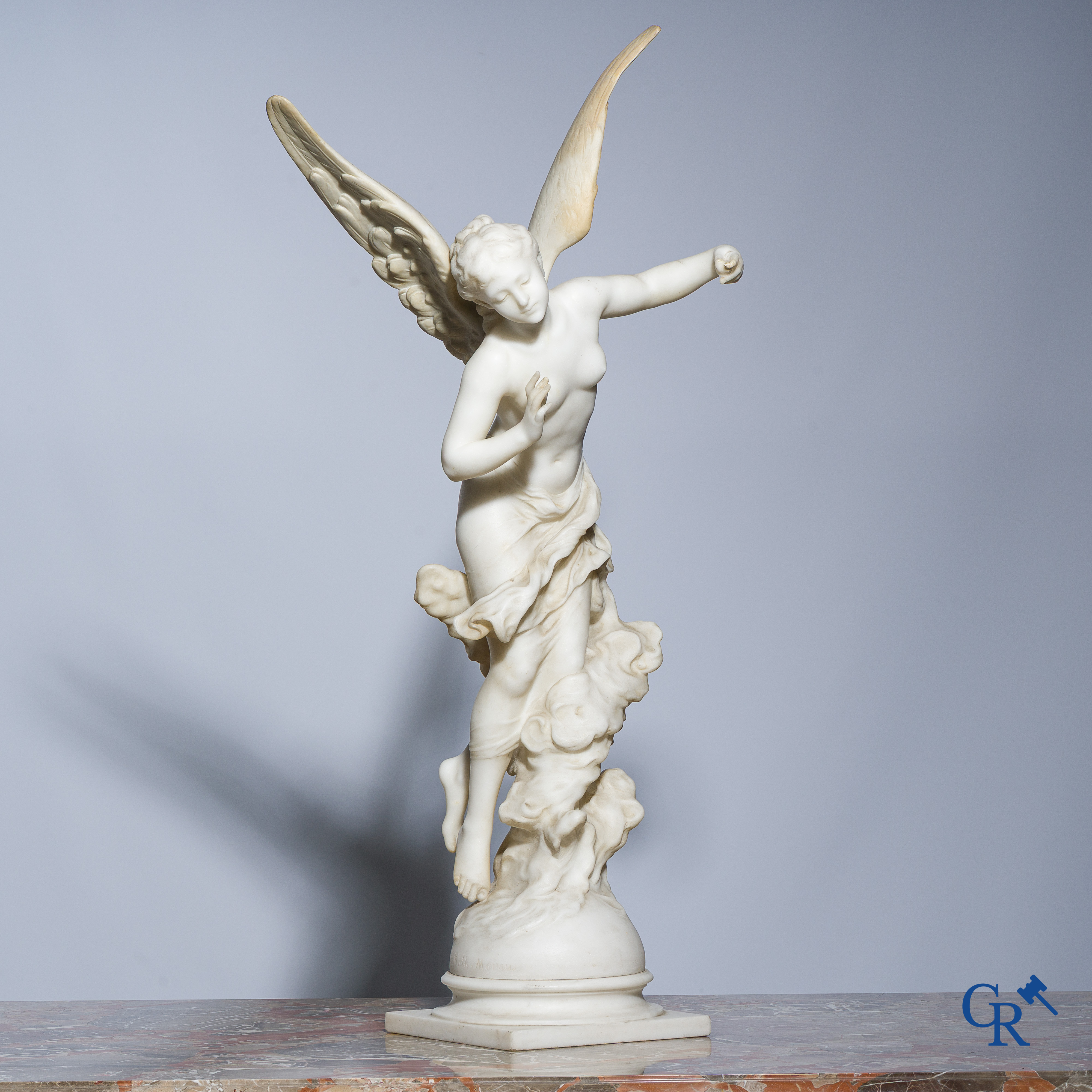 Mathurin Moreau (1822-1912) "Gevleugelde godin" Carrara marmer. Circa 1900.