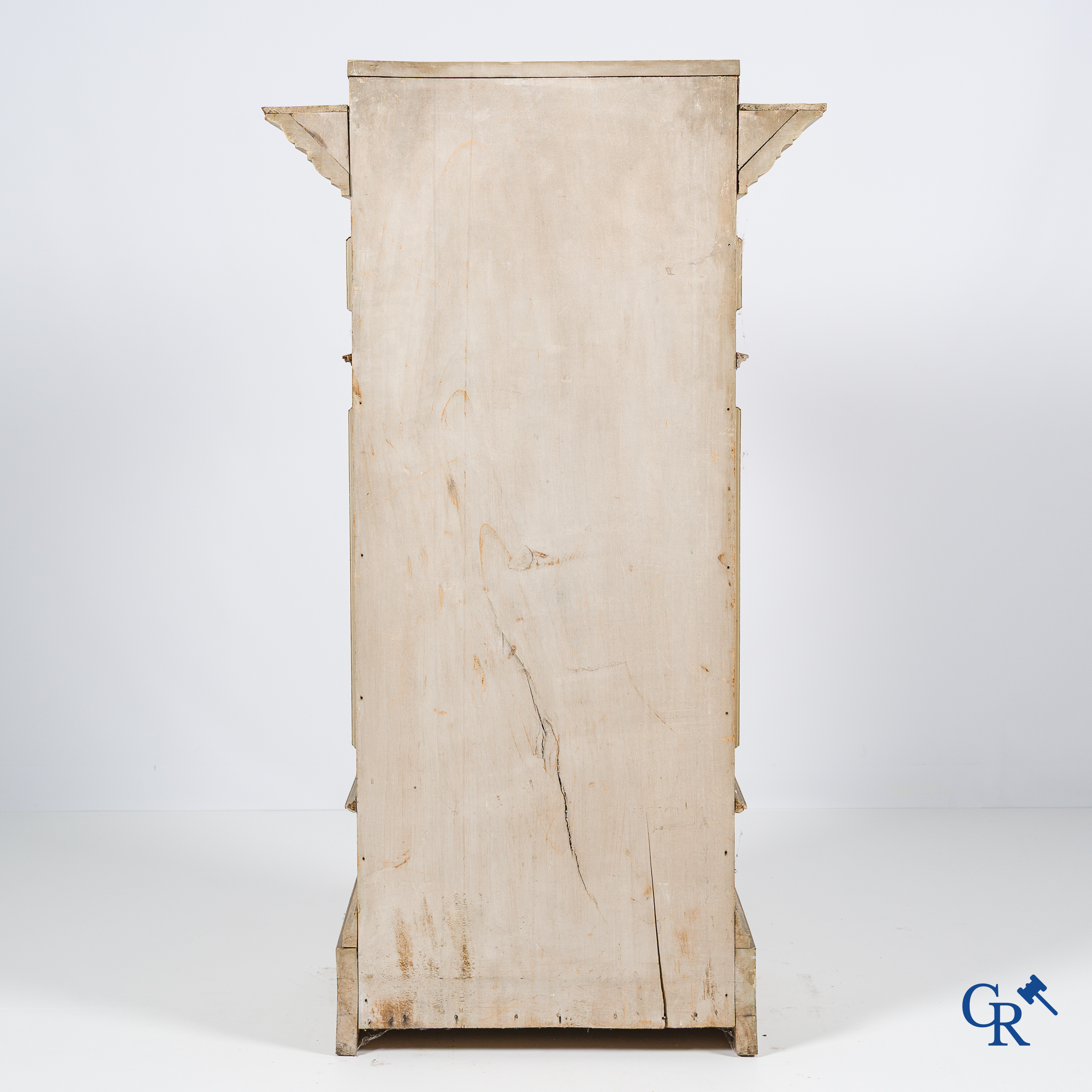 Grote sokkel in gepatineerd hout. Circa 1900.