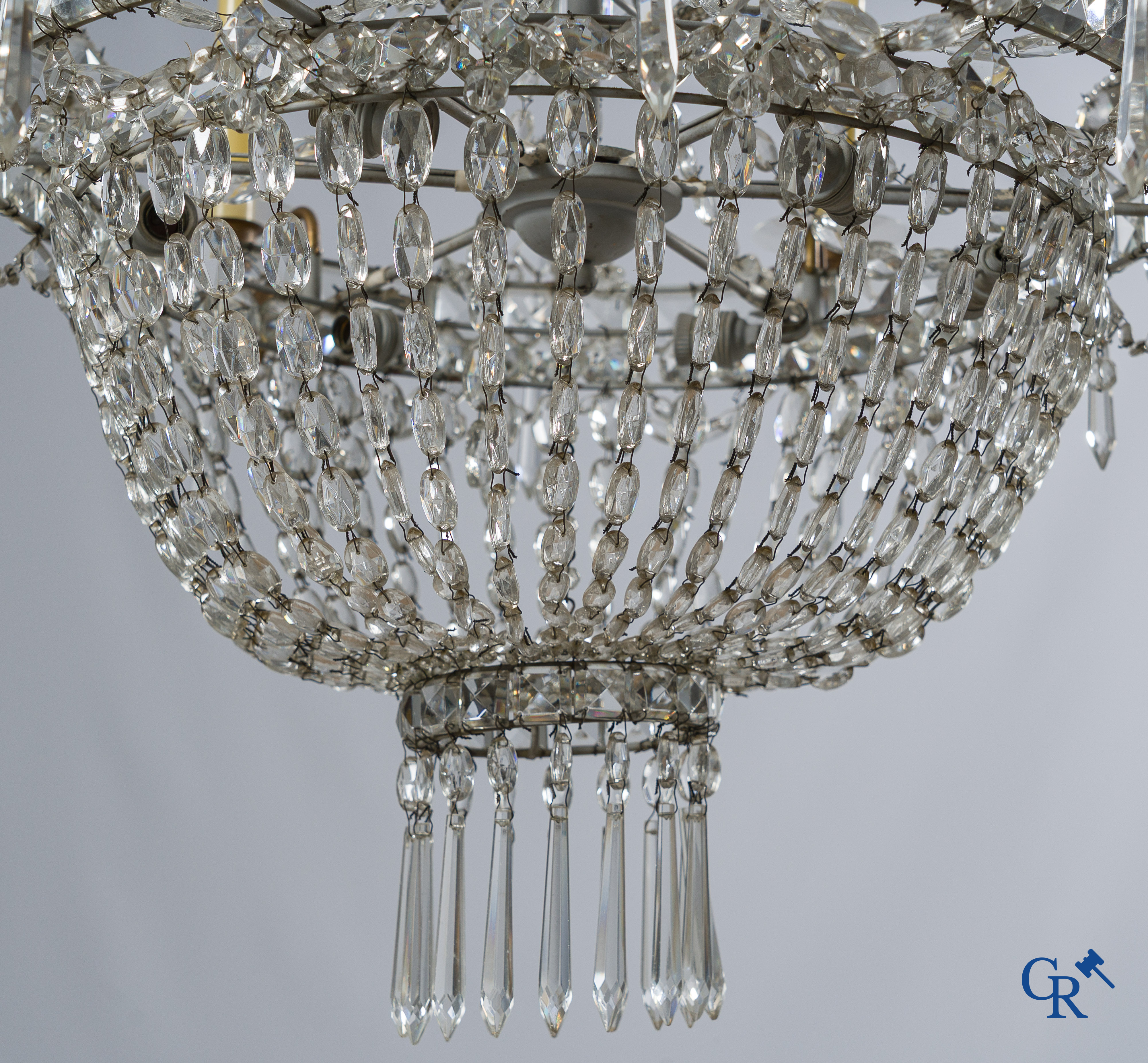 Lustre décoratif "Sac à perles" à 5 branches. Double niveau avec cristal à facettes. Vers 1900.