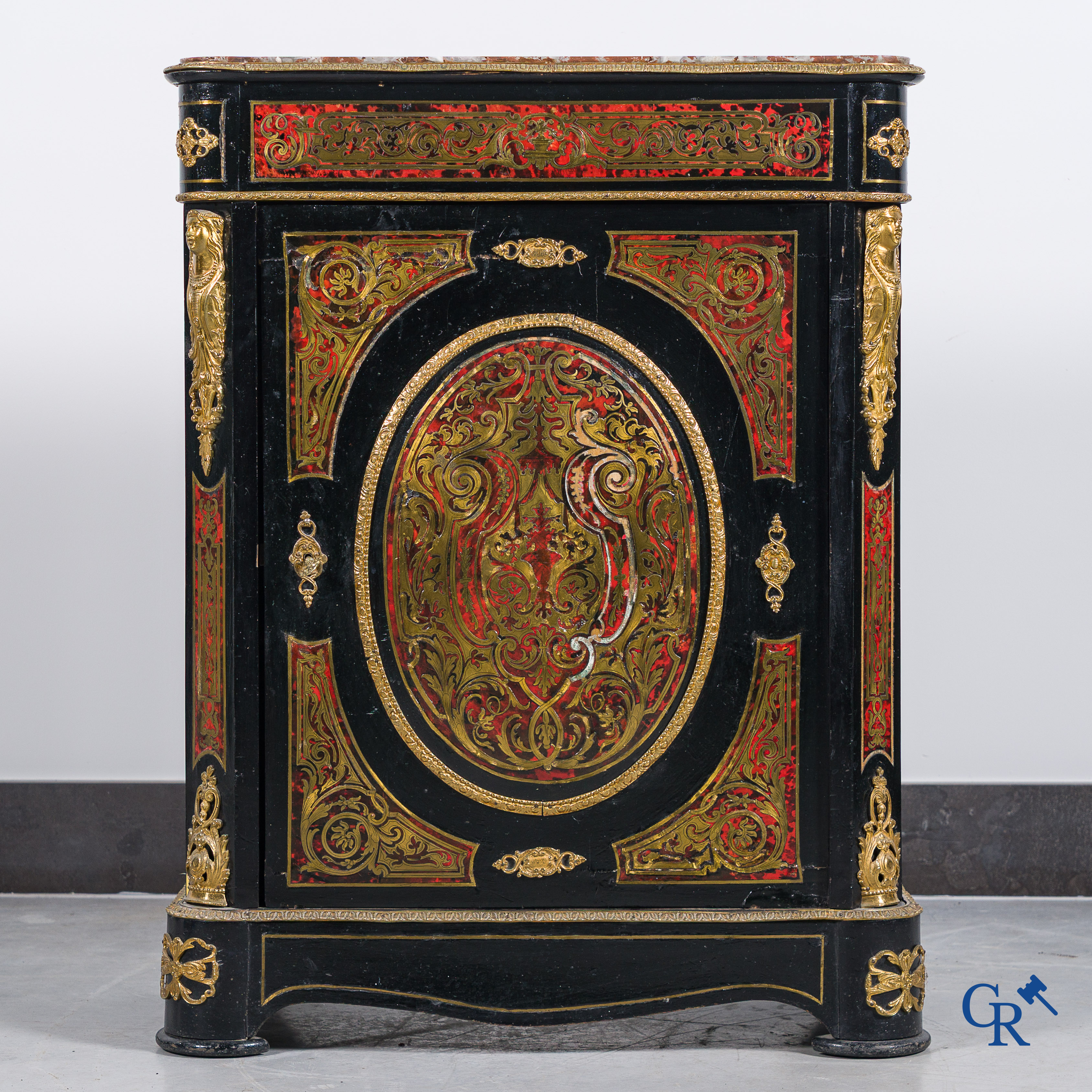 Lot composé d'un meuble de style Boulle, d'un geuriodon style LXVI et d'une paire de grands appliques en bronze.