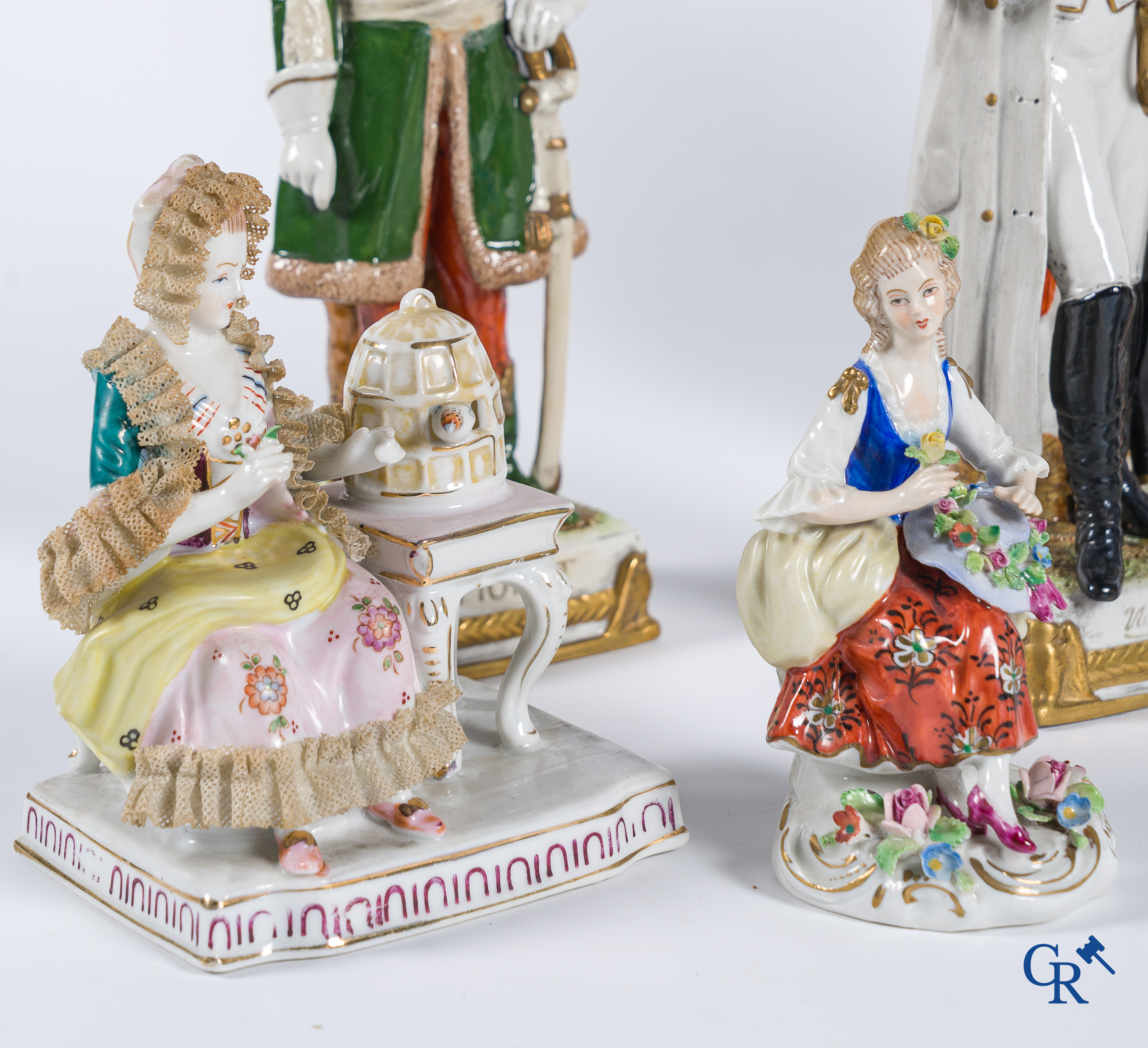 Beau lot de divers sujets en porcelaine. Porcelaine de Saxe, Ladro, etc. (11 pièces)