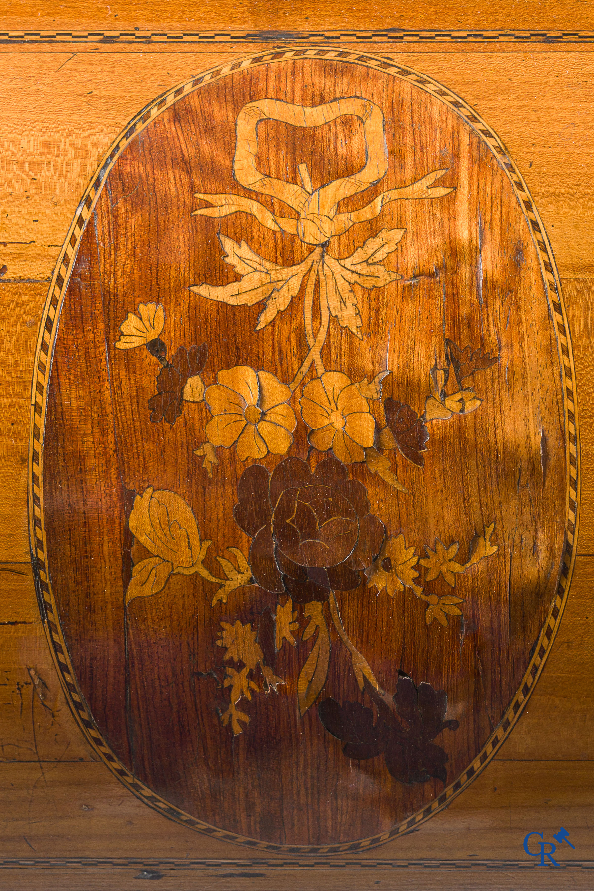 Epoque LXVI. Bureau à cylindre de dame en cerisier et marqueterie. France, fin XVIIIème.
