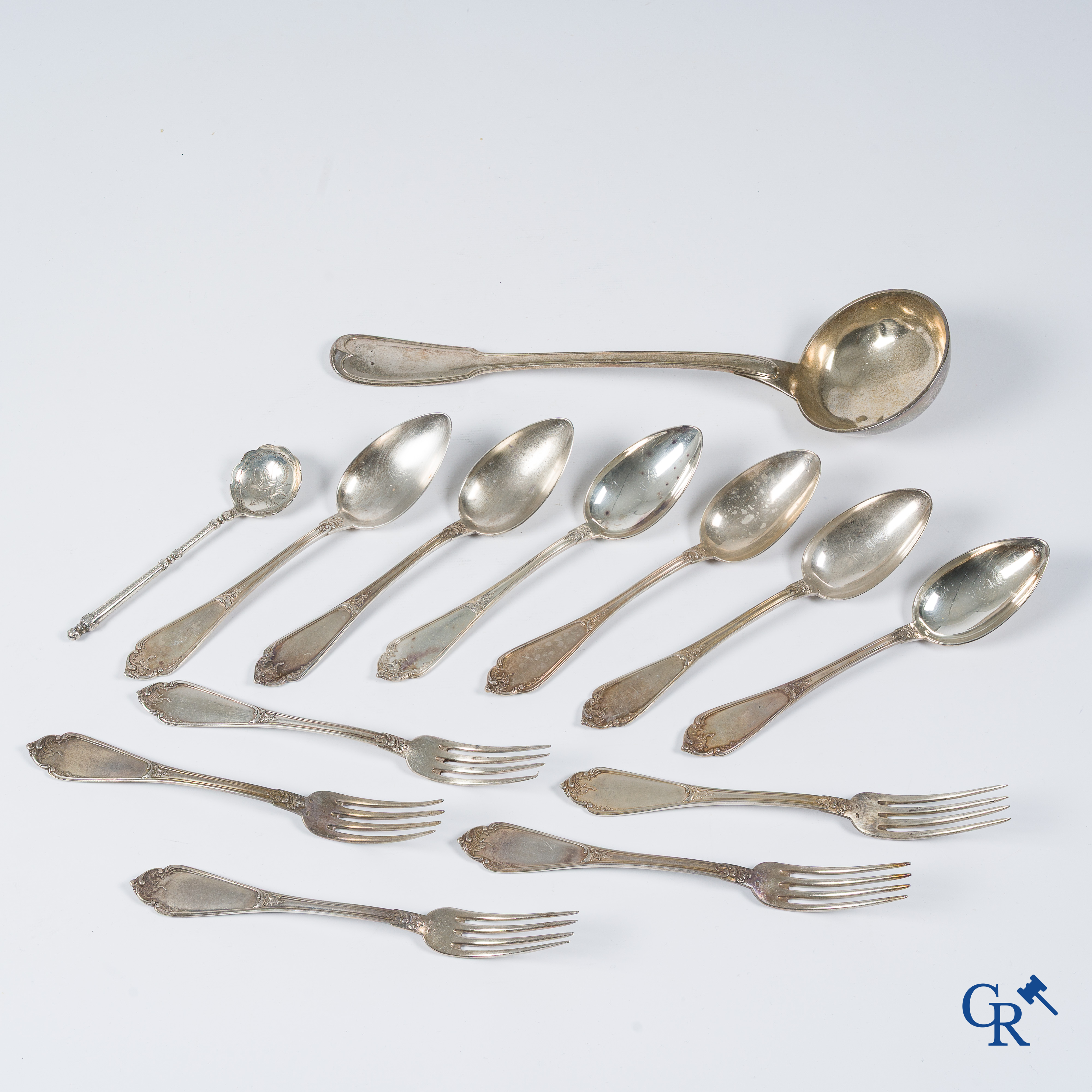 Argent. Lot avec couverts en argent 800°/00.