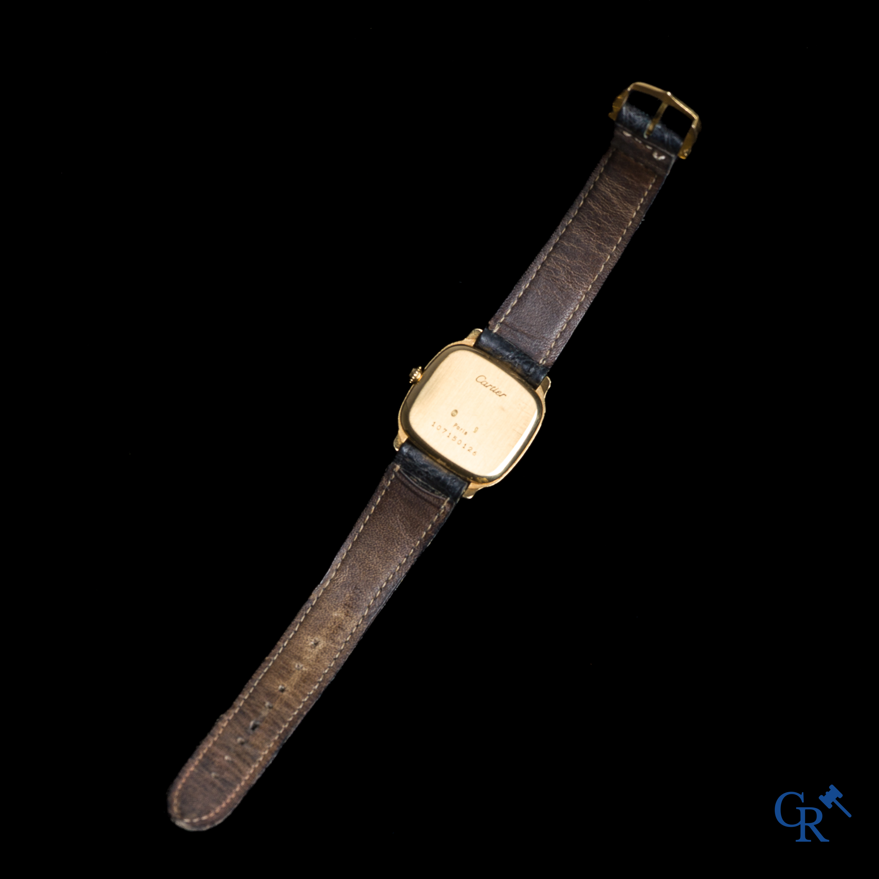 Cartier, Paris. Montre-bracelet pour dames en or jaune avec cadran en émail blanc. Chambord. Vers 1970.