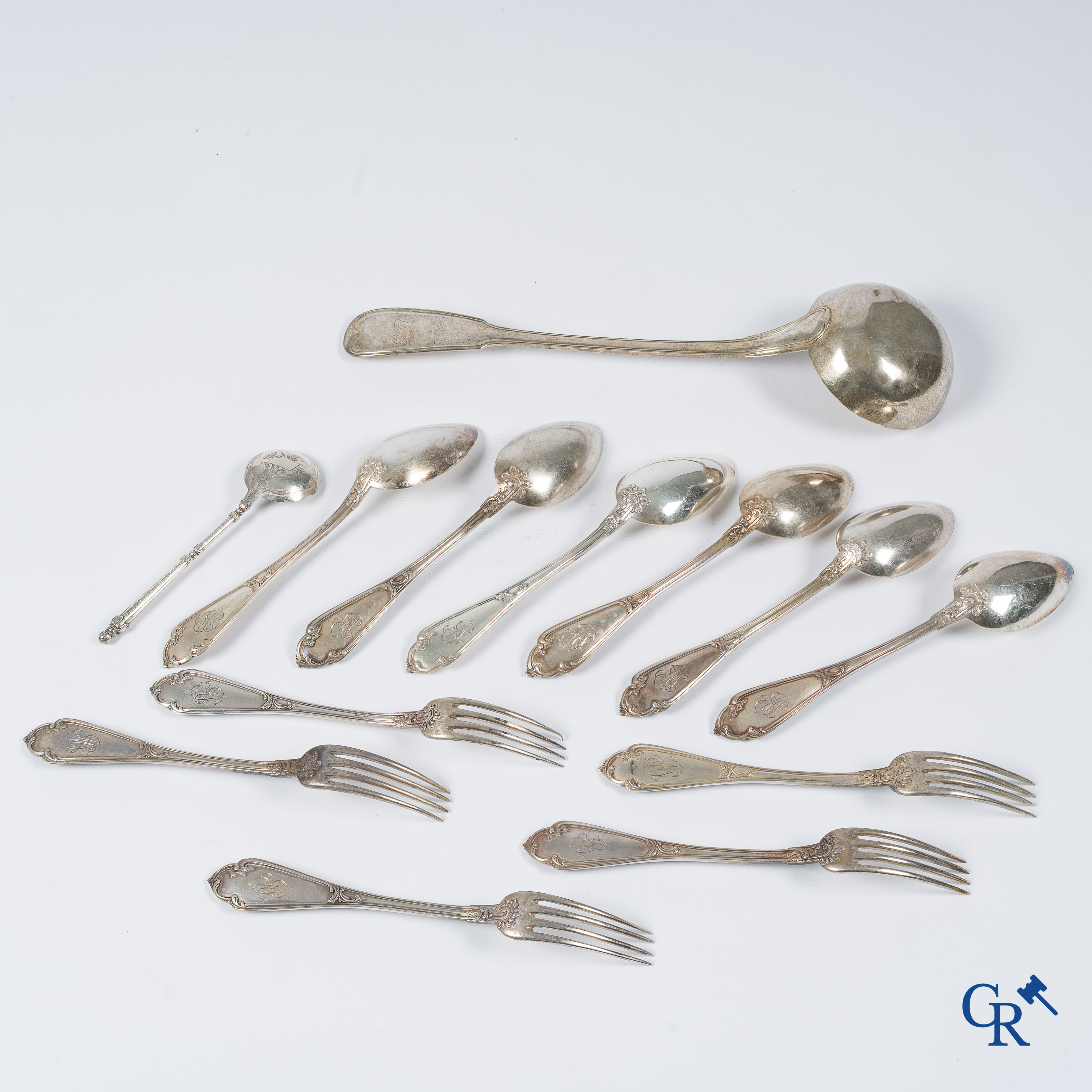Argent. Lot avec couverts en argent 800°/00.