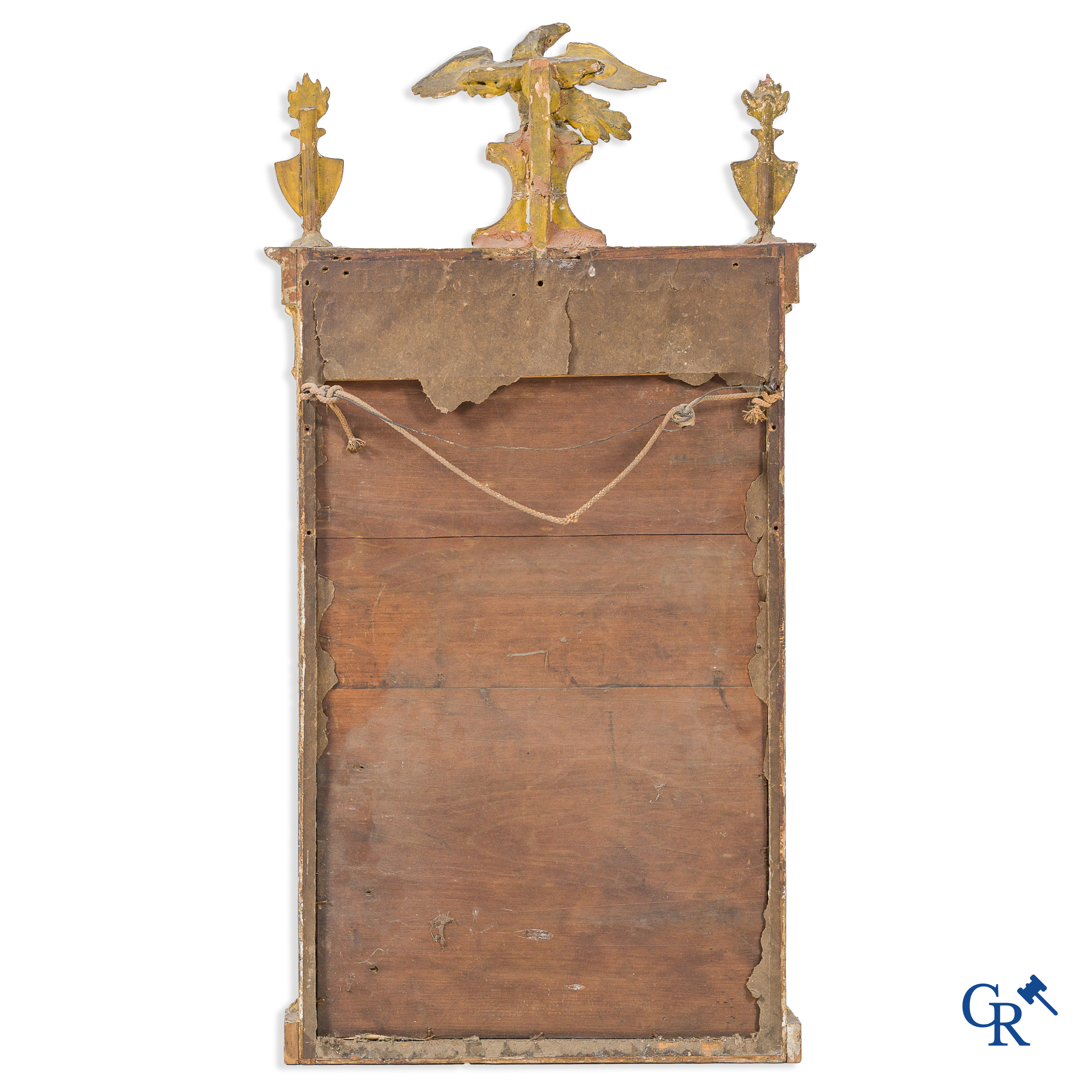 Miroir décoratif en bois sculpté et doré. Fin du XVIIIe - début du XIXe siècle.