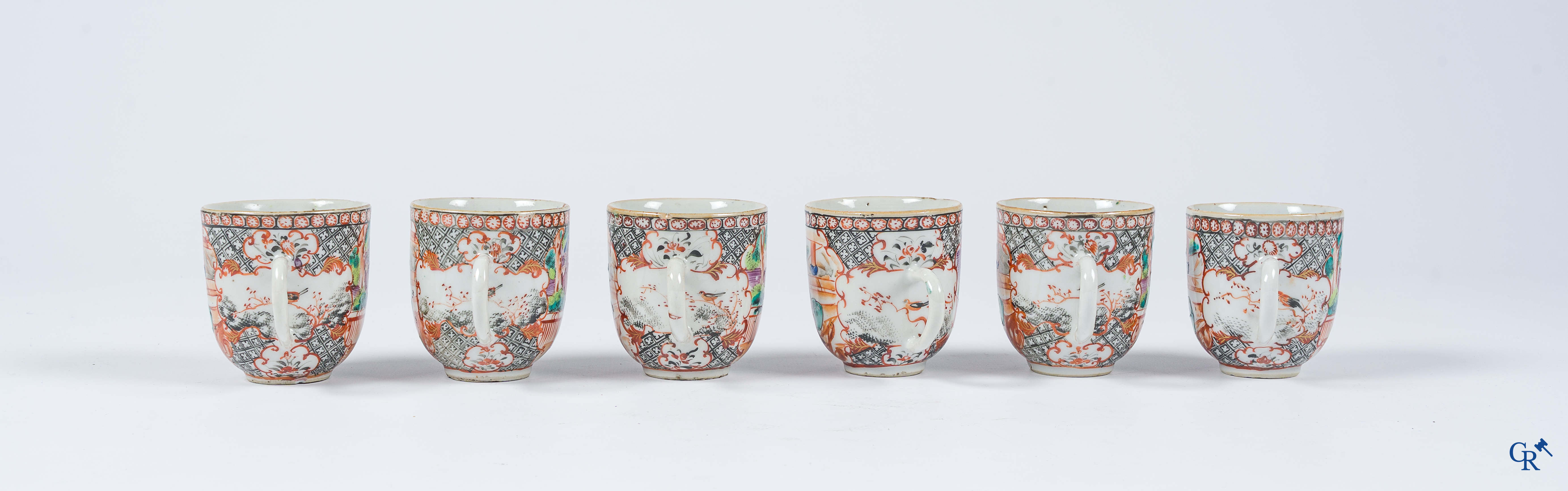 Art Asiatique. Porcelaine chinoise. Ensemble de 6 tasses et soucoupes en porcelaine chinoise d'exportation avec décor mandarin. 