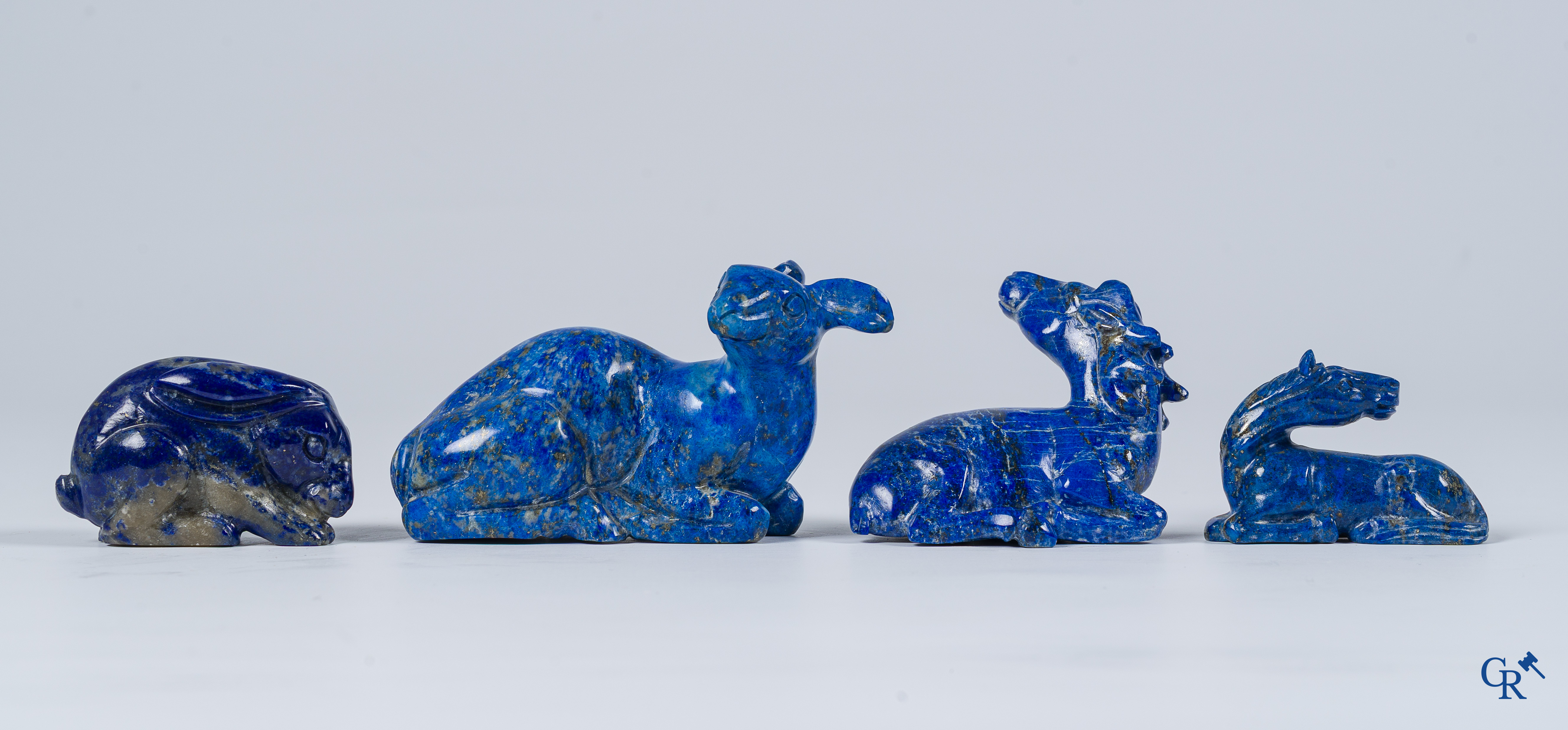 Art Asiatique. Chine. Diverses figures d'animaux en Lapis Lazulli. Un cheval, 2 cerfs et un lapin.