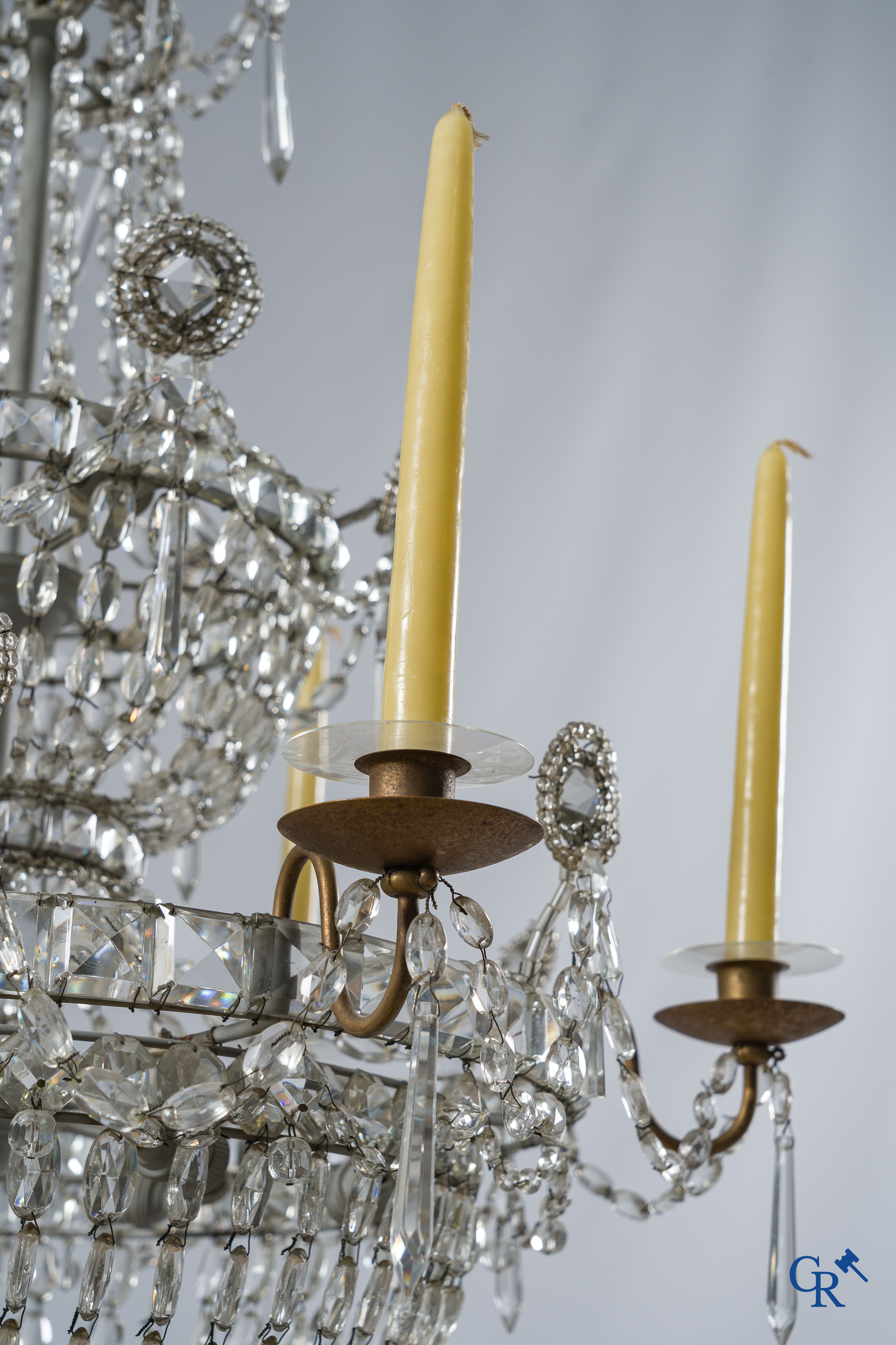 Lustre décoratif "Sac à perles" à 5 branches. Double niveau avec cristal à facettes. Vers 1900.