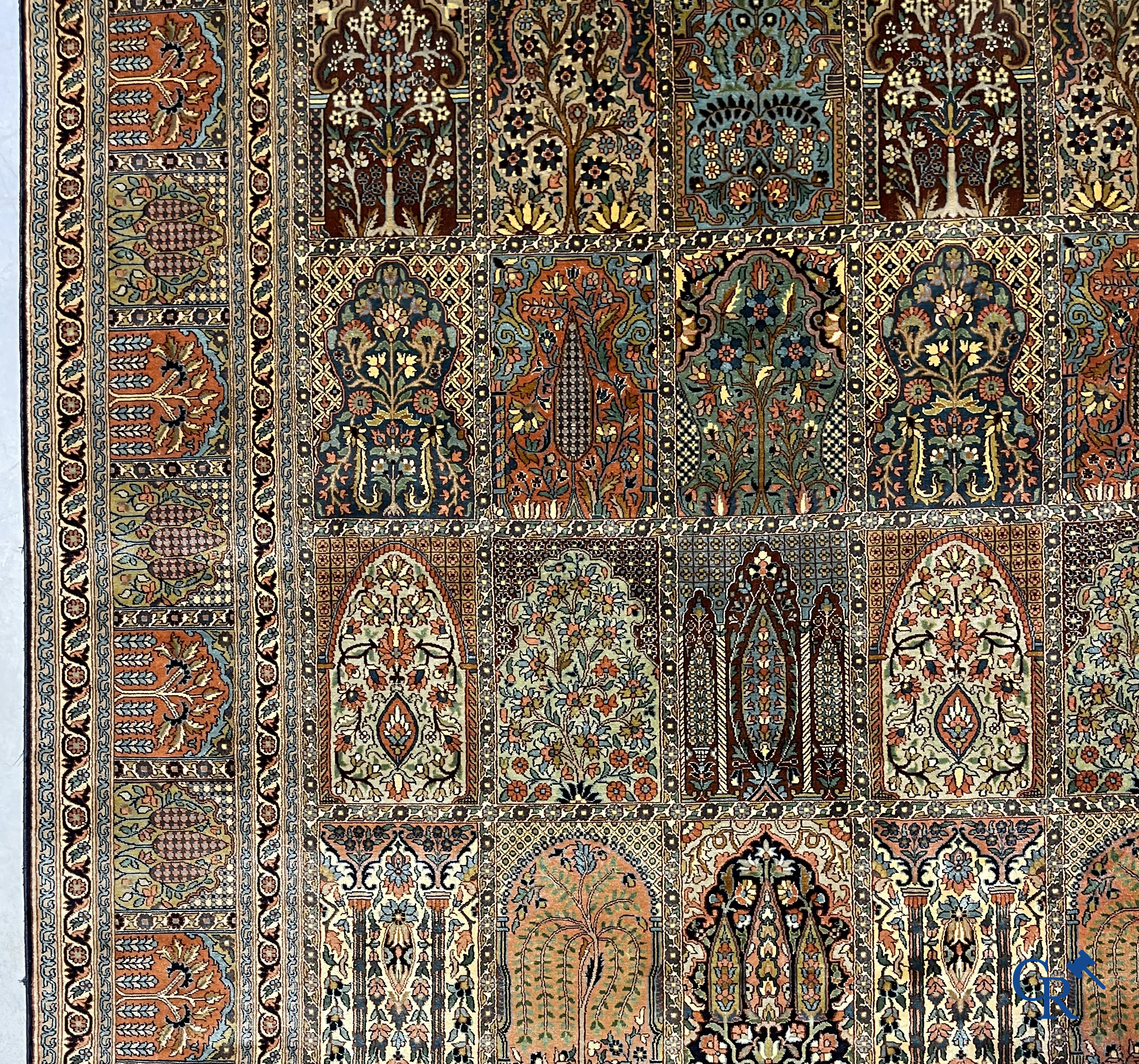 Tapis d'orient. Exceptionnel tapis en soie Khesti "garden design". Cachemire.