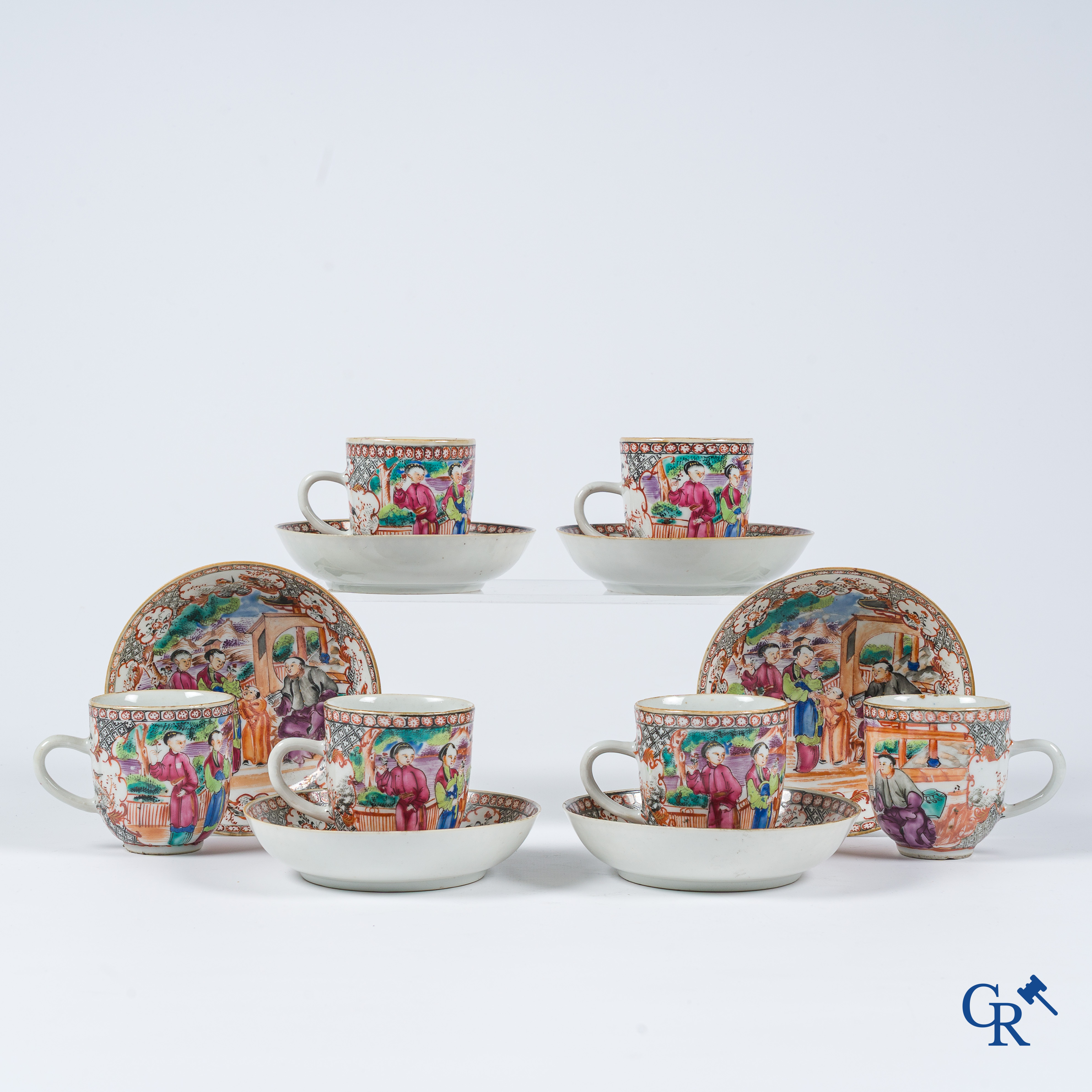 Art Asiatique. Porcelaine chinoise. Ensemble de 6 tasses et soucoupes en porcelaine chinoise d'exportation avec décor mandarin. 