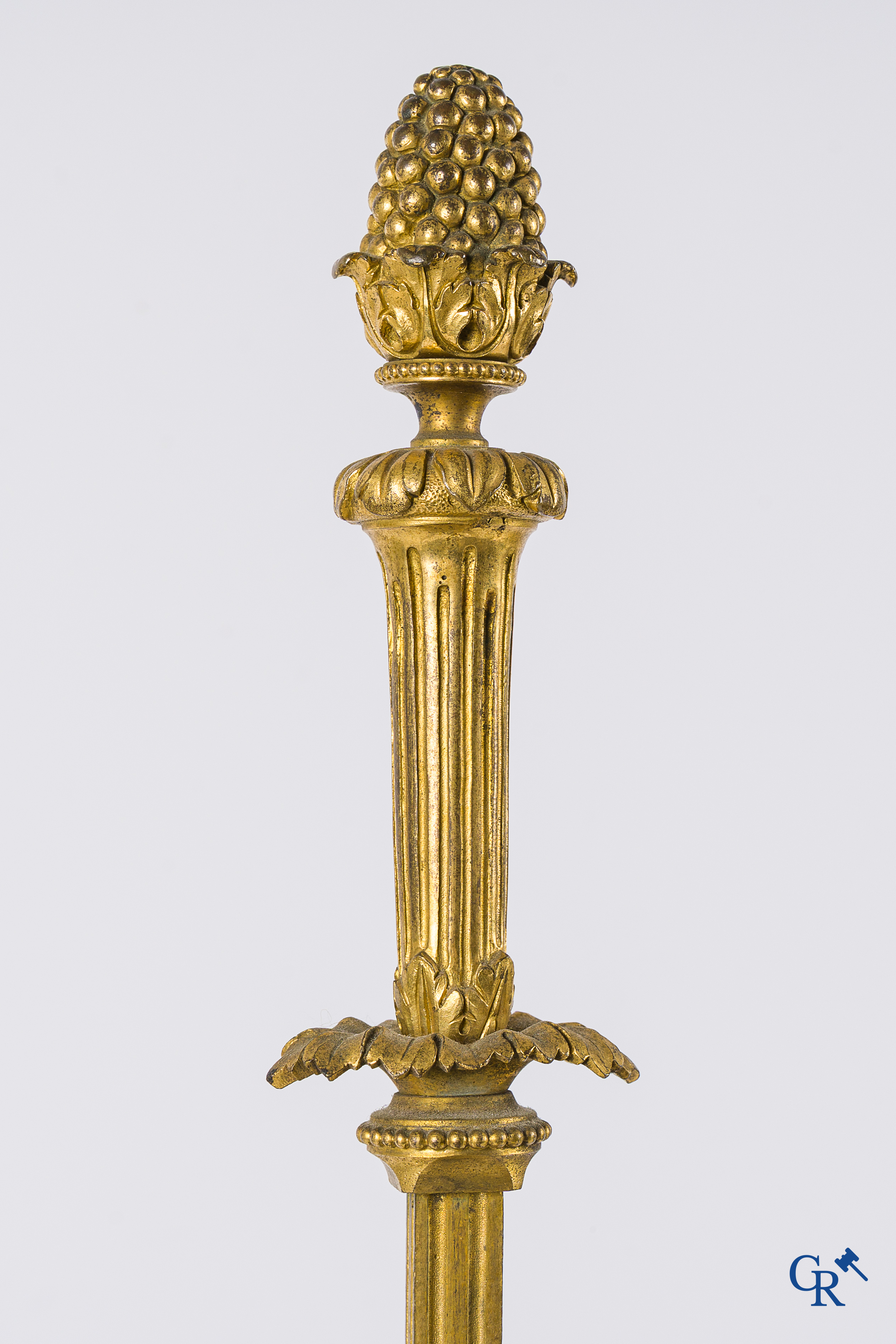 Empire. Porte-parapluie à tête d'aigle en bronze finement ciselé et doré. France, vers 1810.