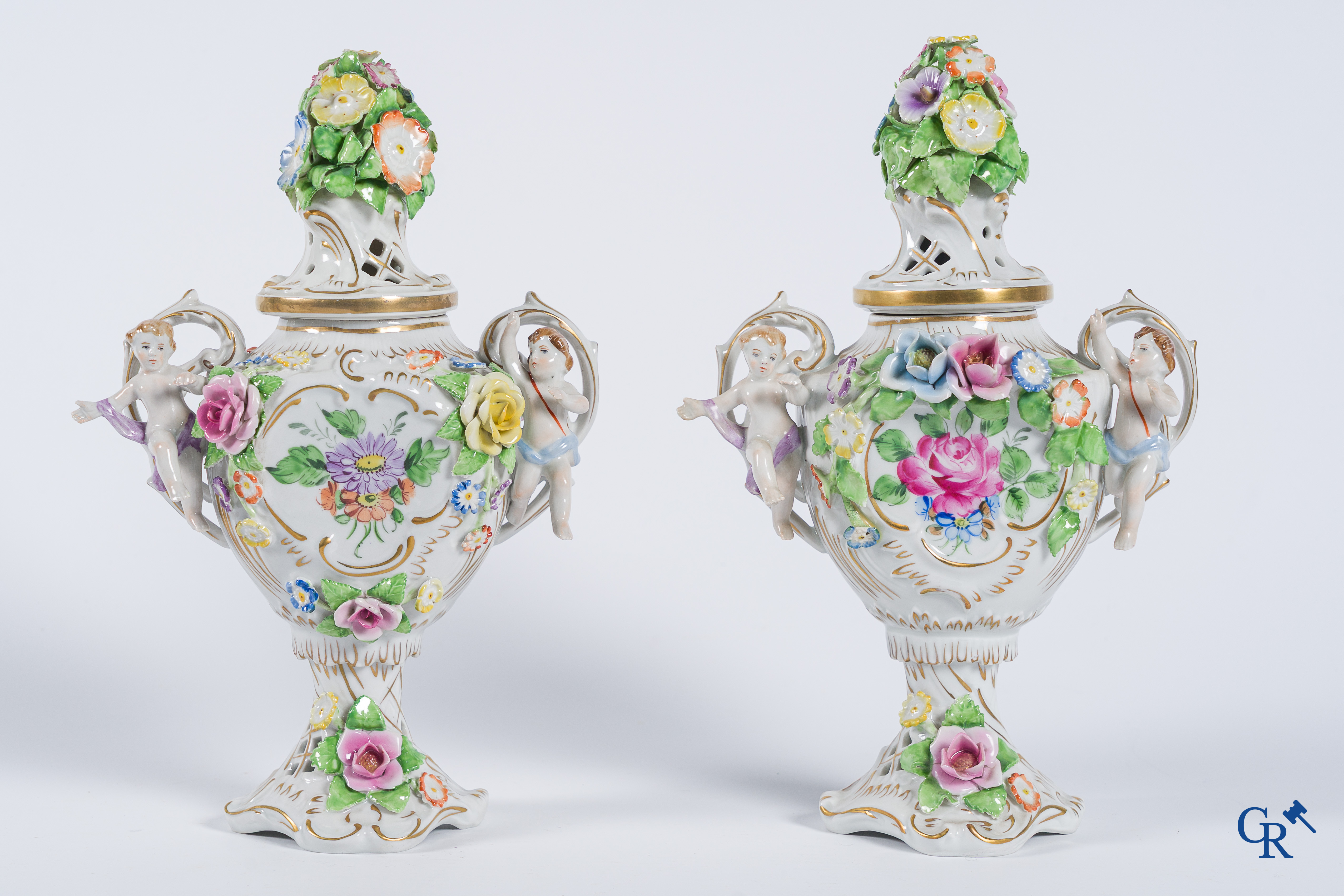 Beau lot de divers sujets en porcelaine. Porcelaine de Saxe, Ladro, etc. (11 pièces)
