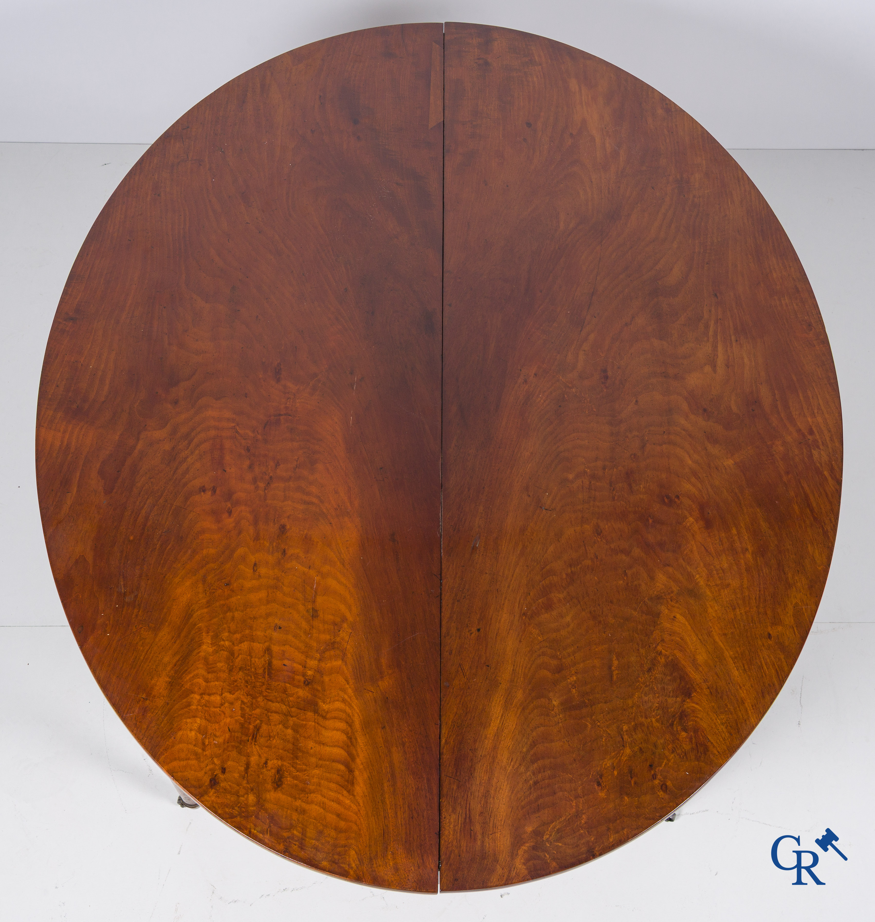 8-legged mahogany extendable dining room table with 5 extensions. 1st half 19th century.