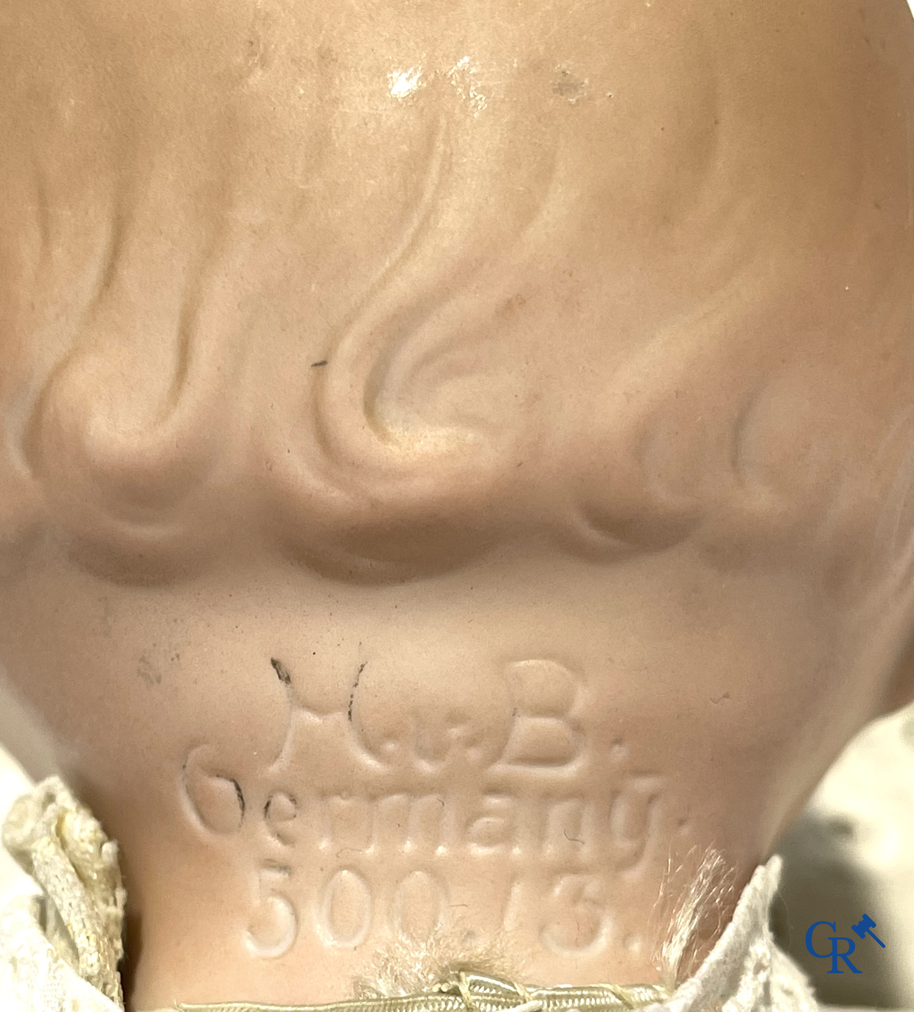 Vieux jouets, un lot de 3 poupées anciennes avec des têtes en porcelaine.