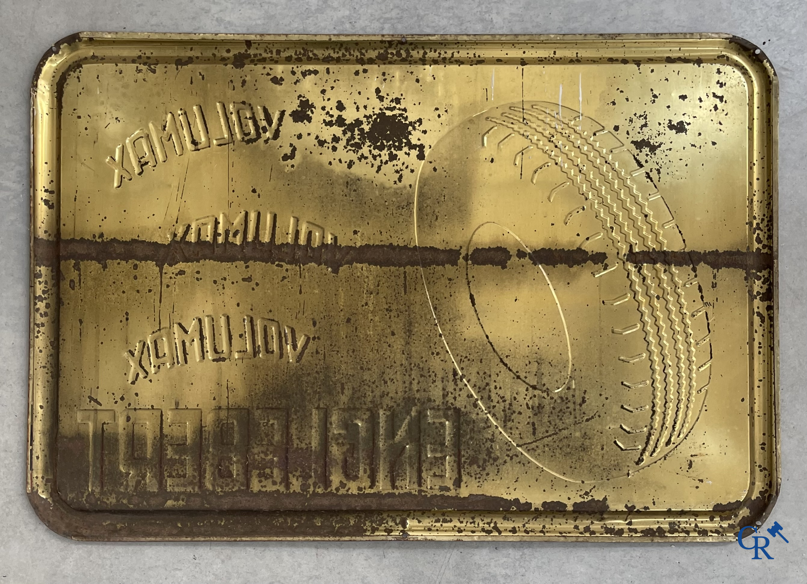 Englebert Volumax, publiciteit gedrukt op metaal voor Englebert banden. Etabl. J. Schuybroek S.A. Hoboken Anvers. 1952.