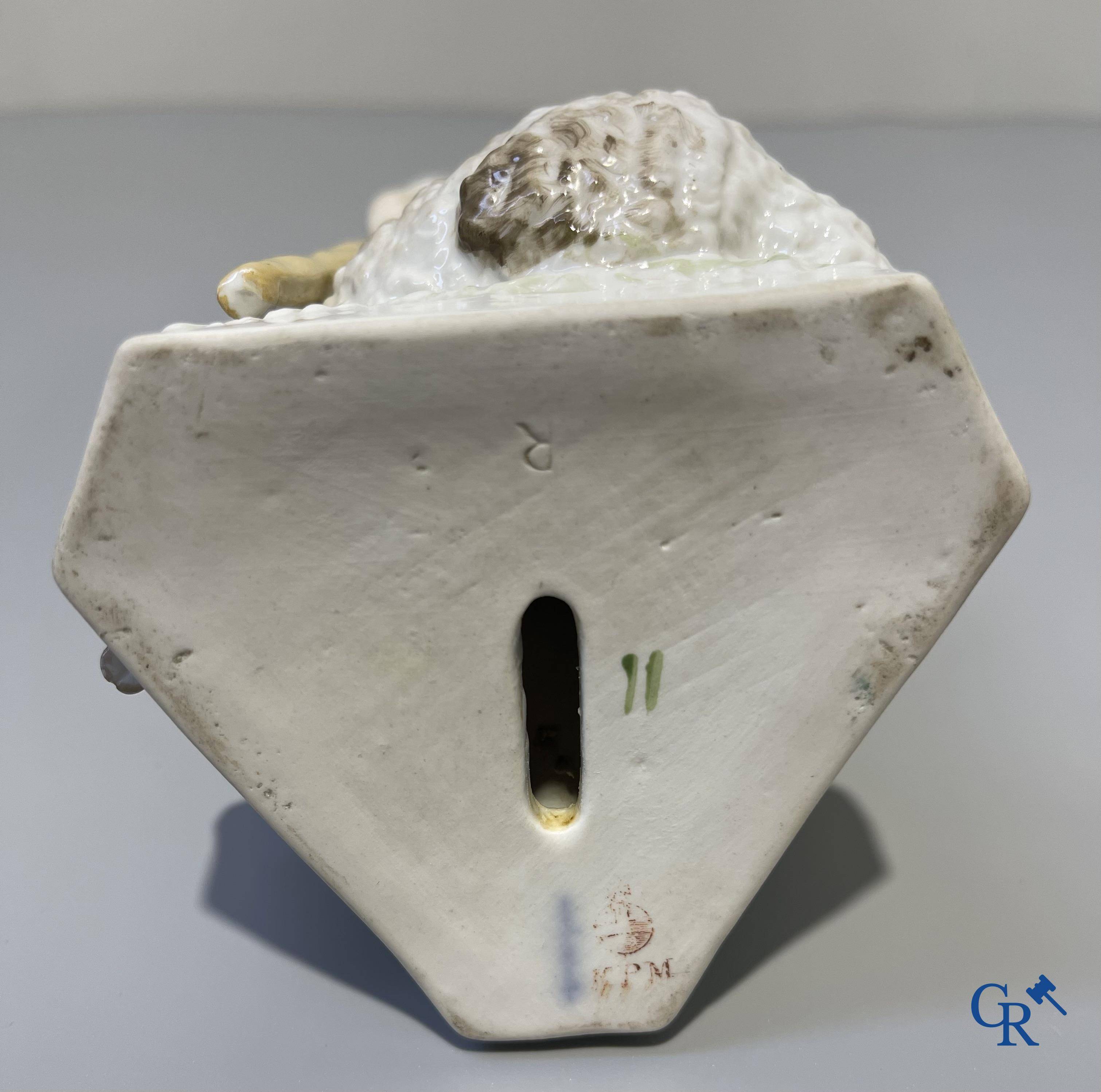 Porcelaine européenne, KPM-Berlin, représentation finement décorée d'un berger. Marqué. 19ème siècle.