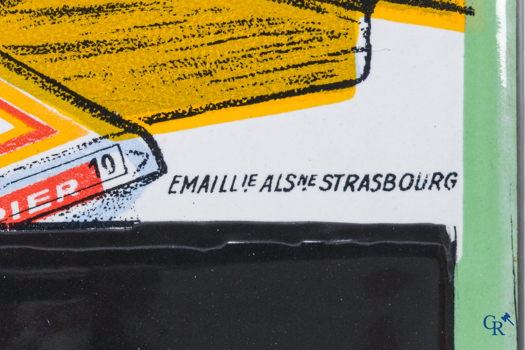 Chocolat Pupier, plaque émaillée illustré du personnage de Jean D'Ylen, vers 1930.