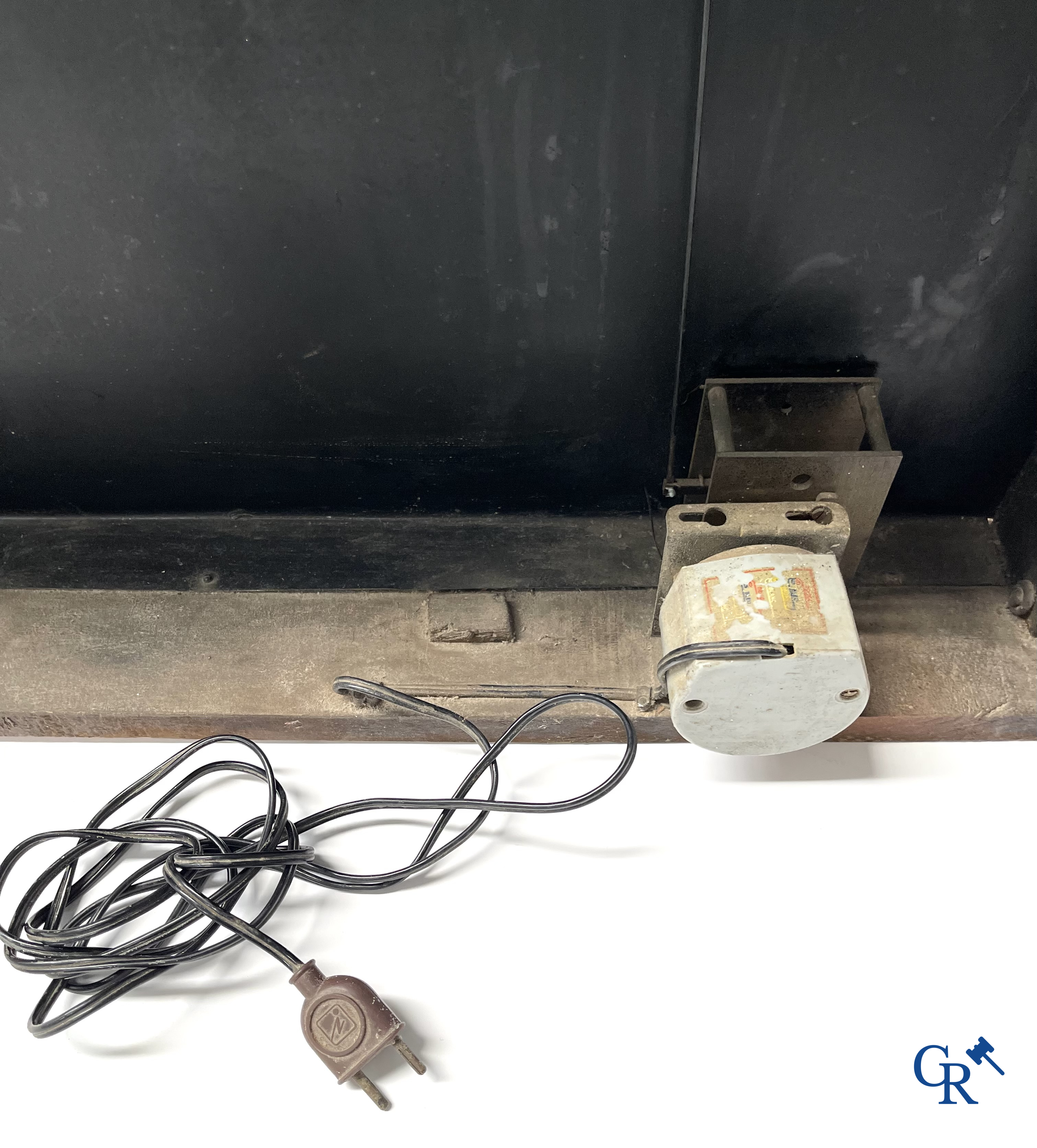 Pastilles Valda, Publiciteits automaat met voorstelling van dokter Valda naar een illustratie van Georges Grellet.