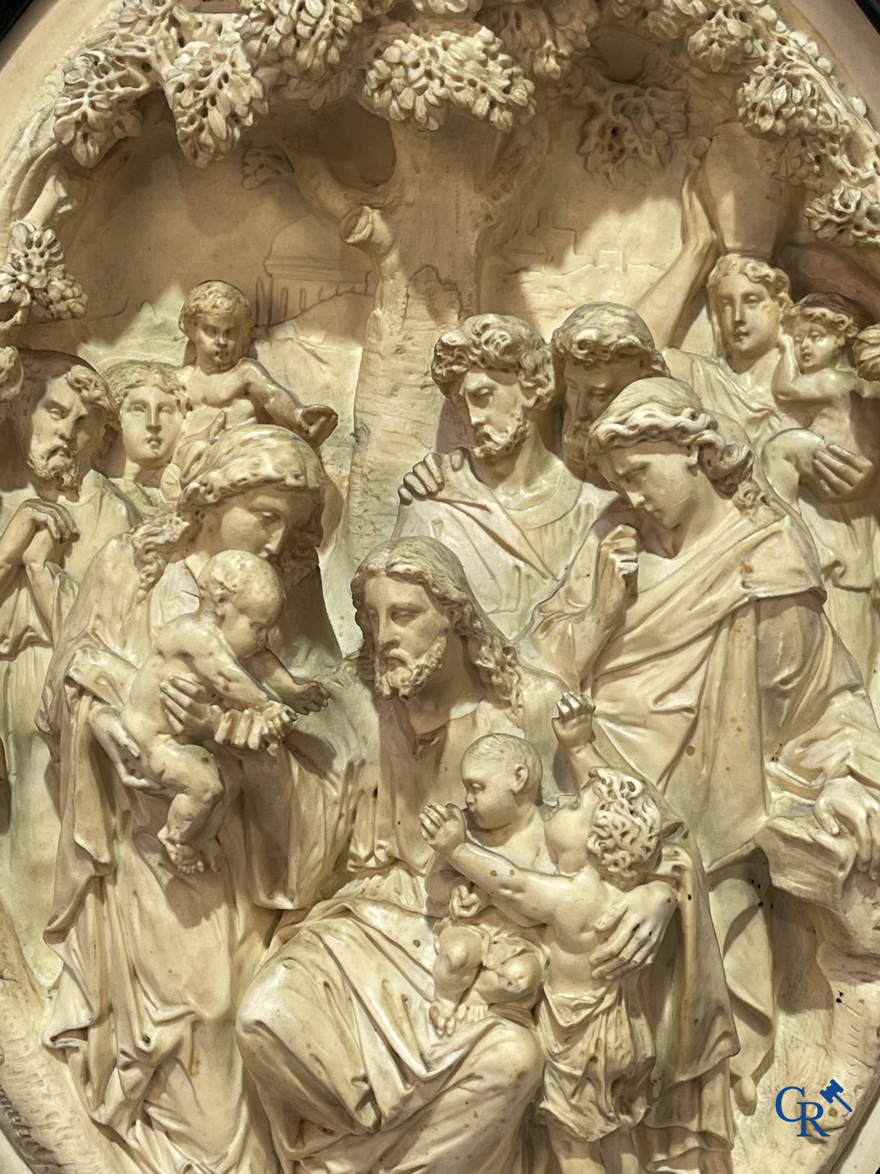 A lot with various religious objects and brocante. Including 2 frames in sepiolite, ex voto hearts, etc.