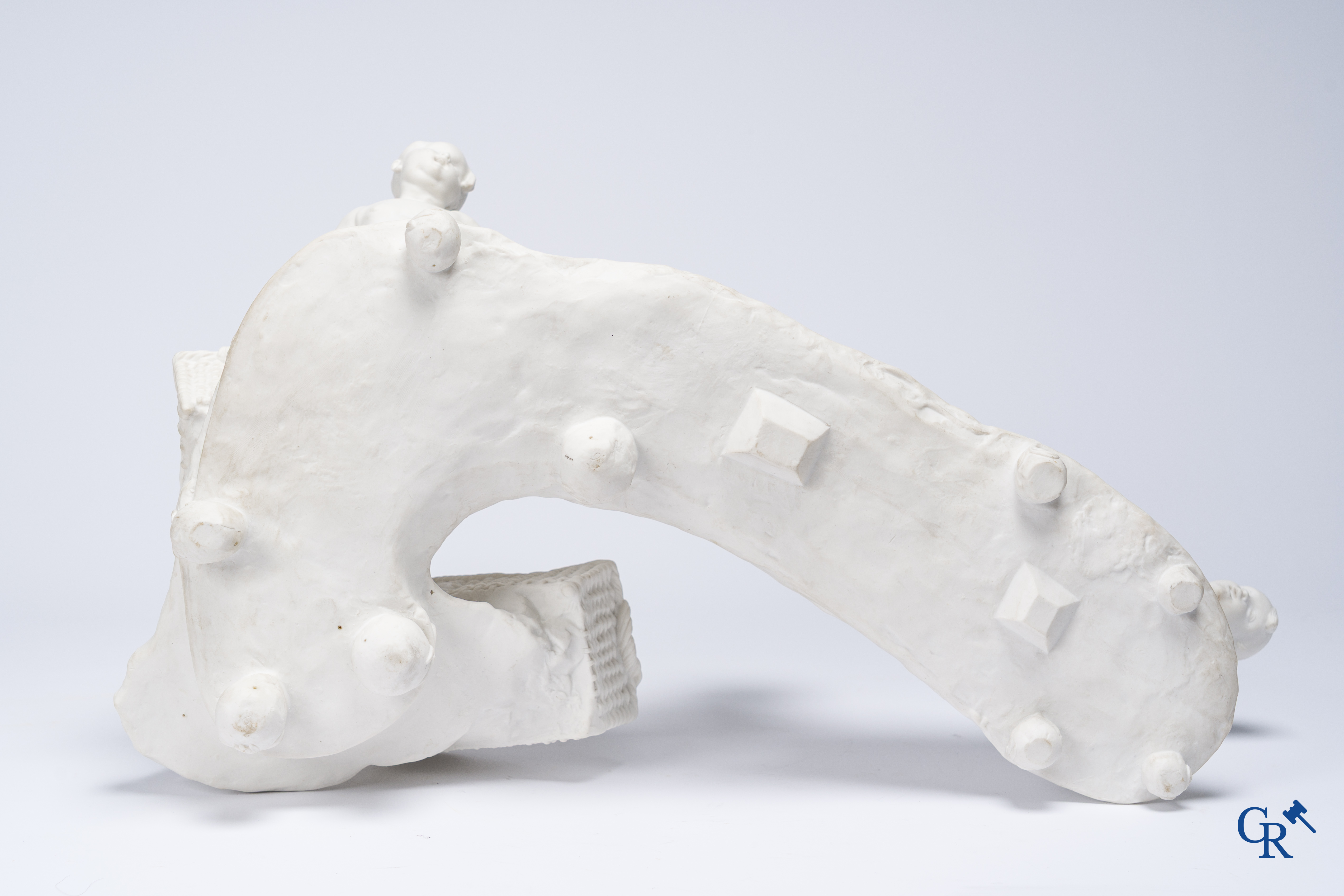 Jules Cheret (1836-1932) & Manufacture de Sèvres. Uitzonderlijk 3-delige Milieu de table, "Farandole d'amours".