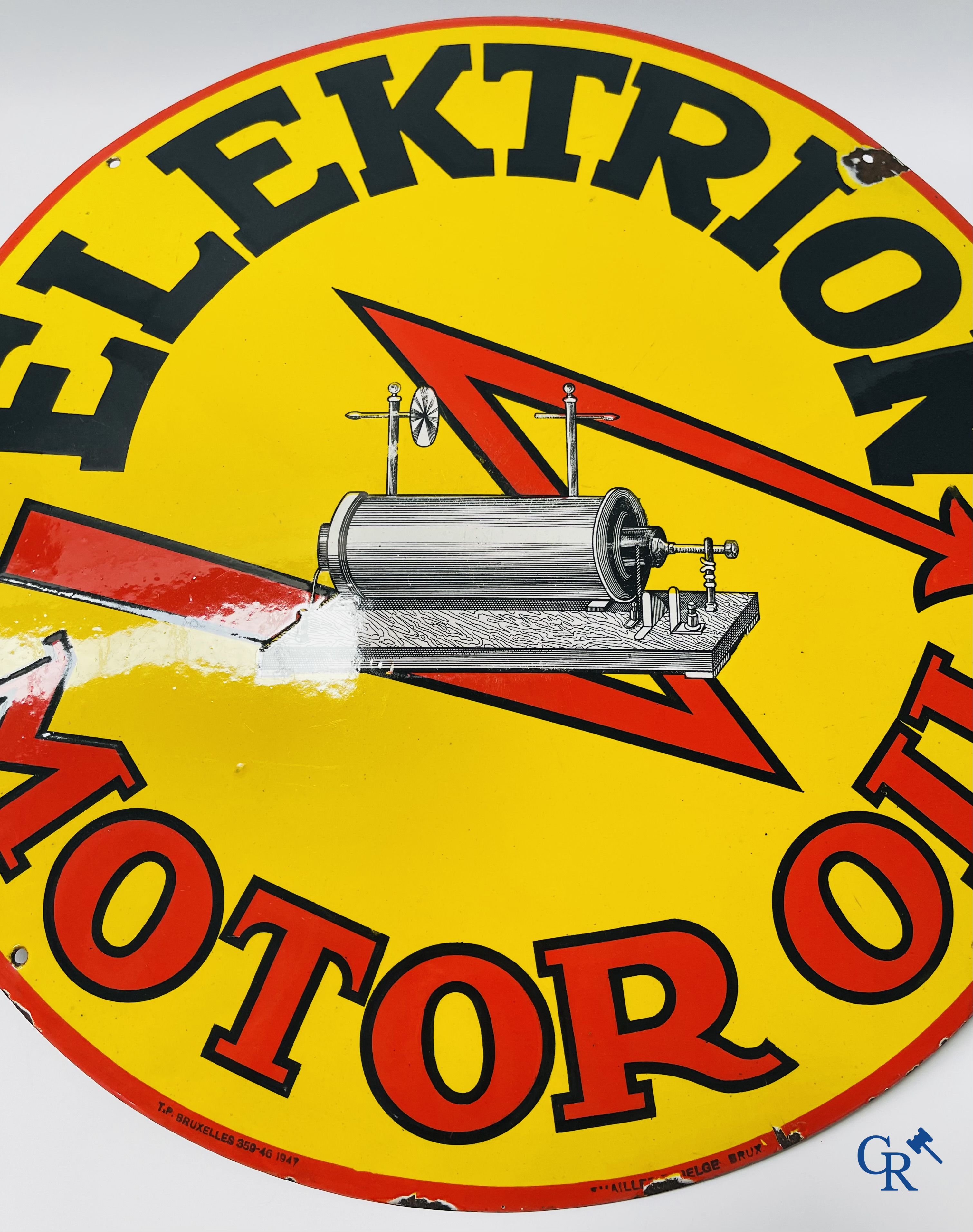 Elektrion Motor Oil. Enamel advertising sign for the Société des Huiles De Cavel and Roegiers in Ghent. Emaillerie Belge 1947.