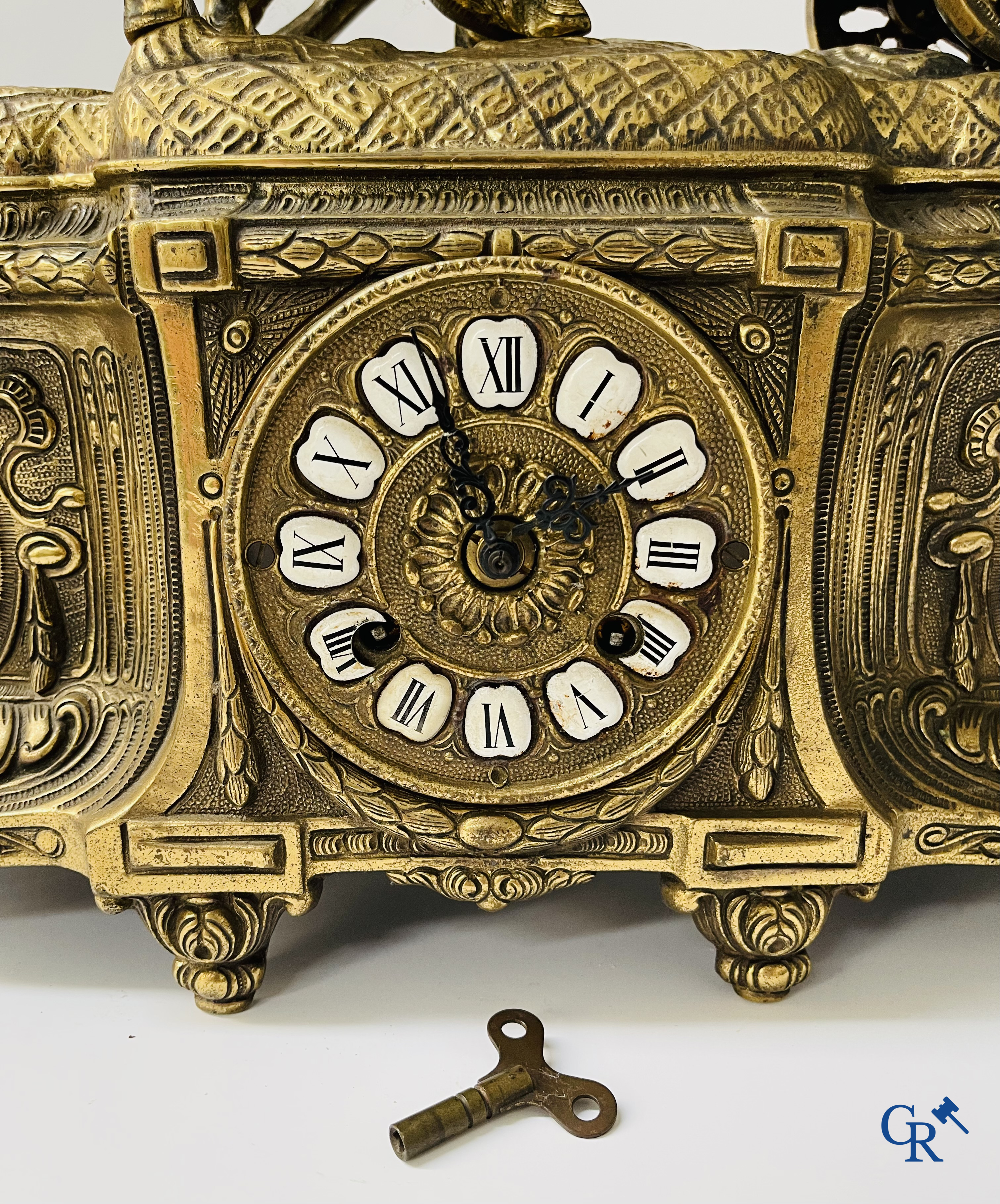 Large 3-piece clockset in bronze. "Chariot". 20th century.